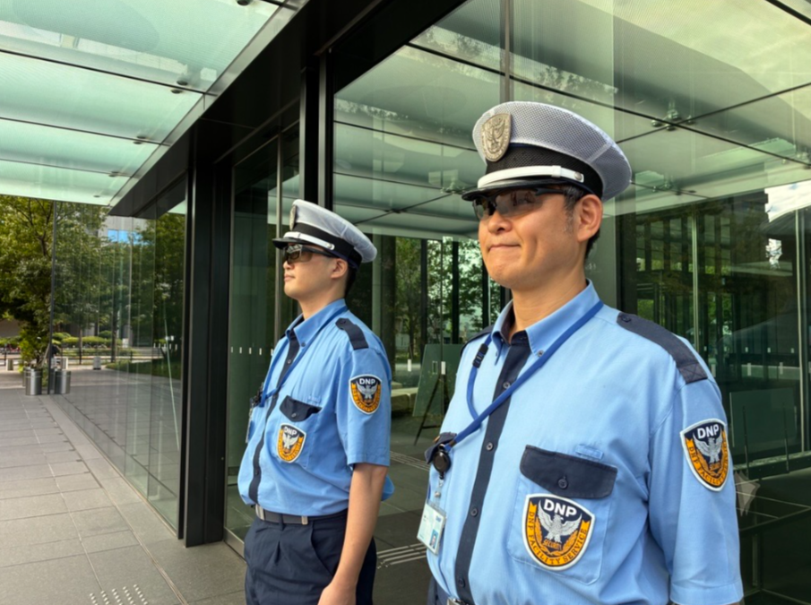 屋外での警備業務におけるサングラスの着用を開始