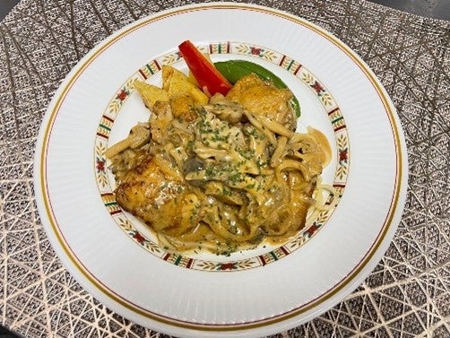   「応援メニュー」の一つ、「鶏肉の煮込みストロガノフ」