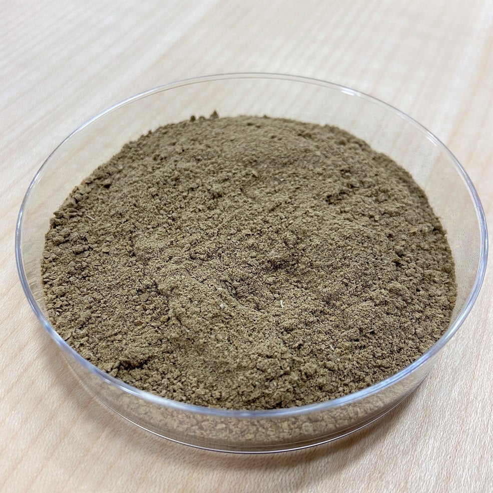 飼料として使われるミールワームの粉末