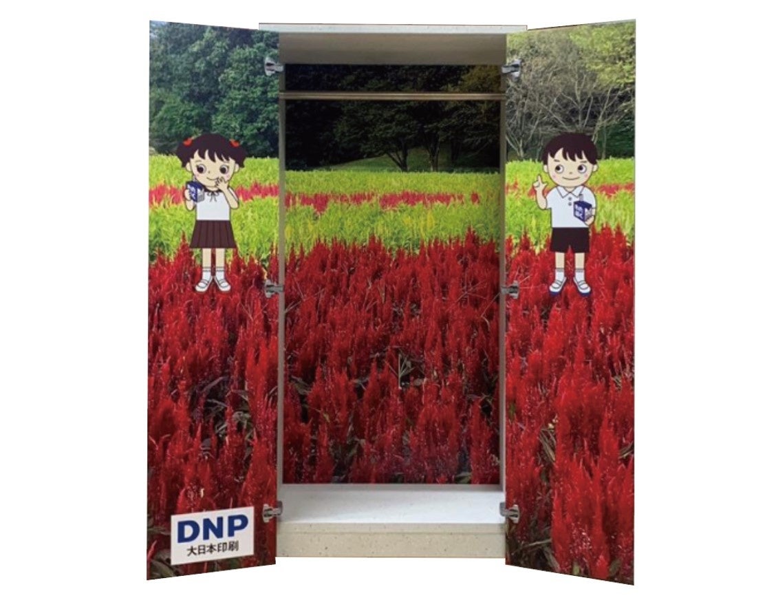 森乳業の牛乳パックを配合して製造。わたぼく牛乳のイメージキャラクター「わたし」と「ぼく」、が国営武蔵丘陵森林公園の花畑にいるデザインです。