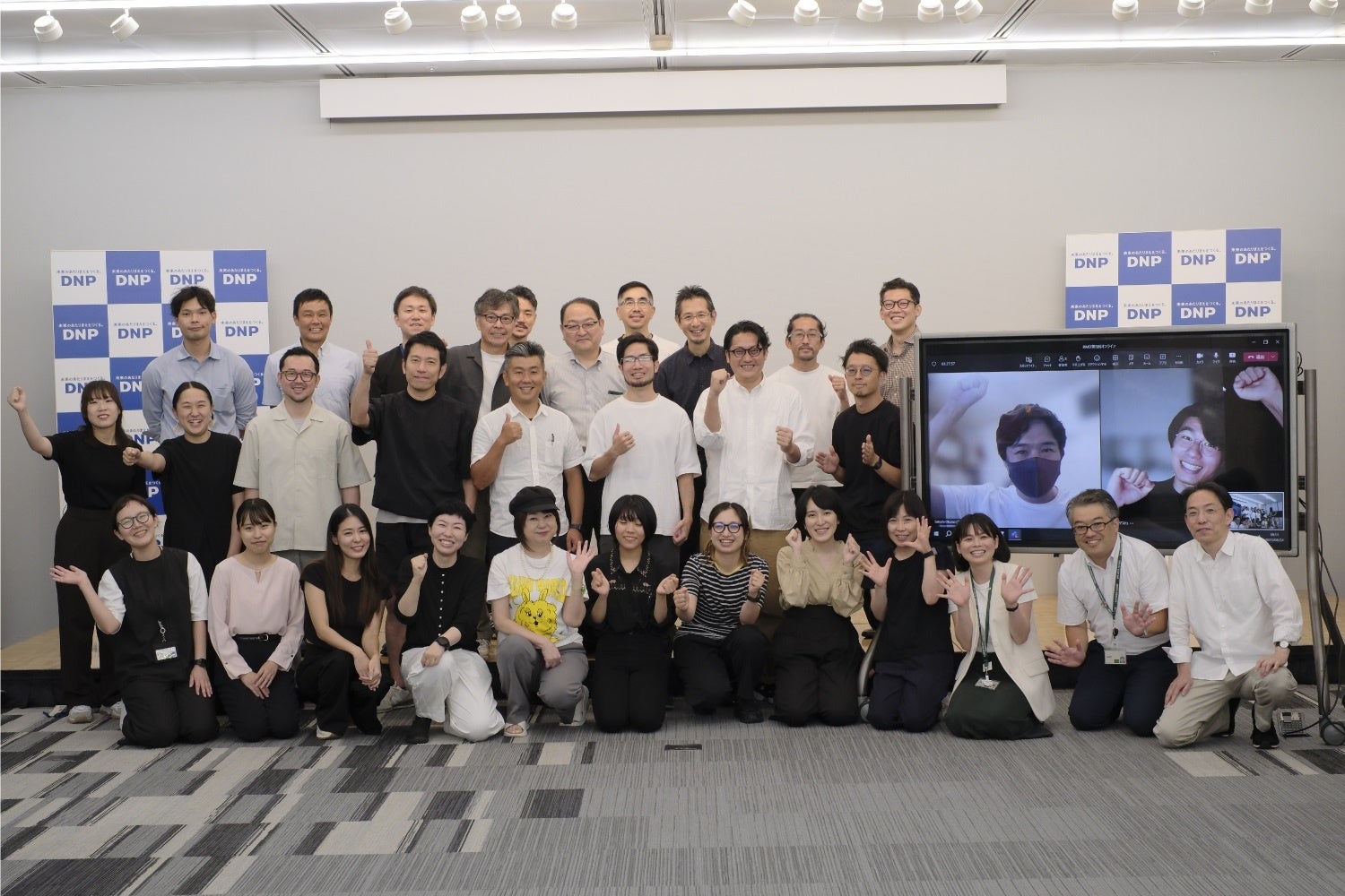 プロジェクトメンバー集合写真