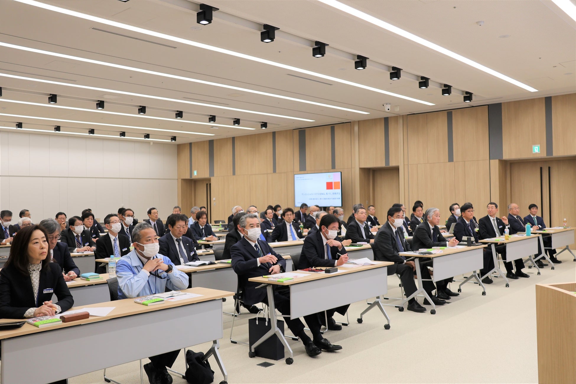 DNP各社の社長・役員等を対象とした研修の様子