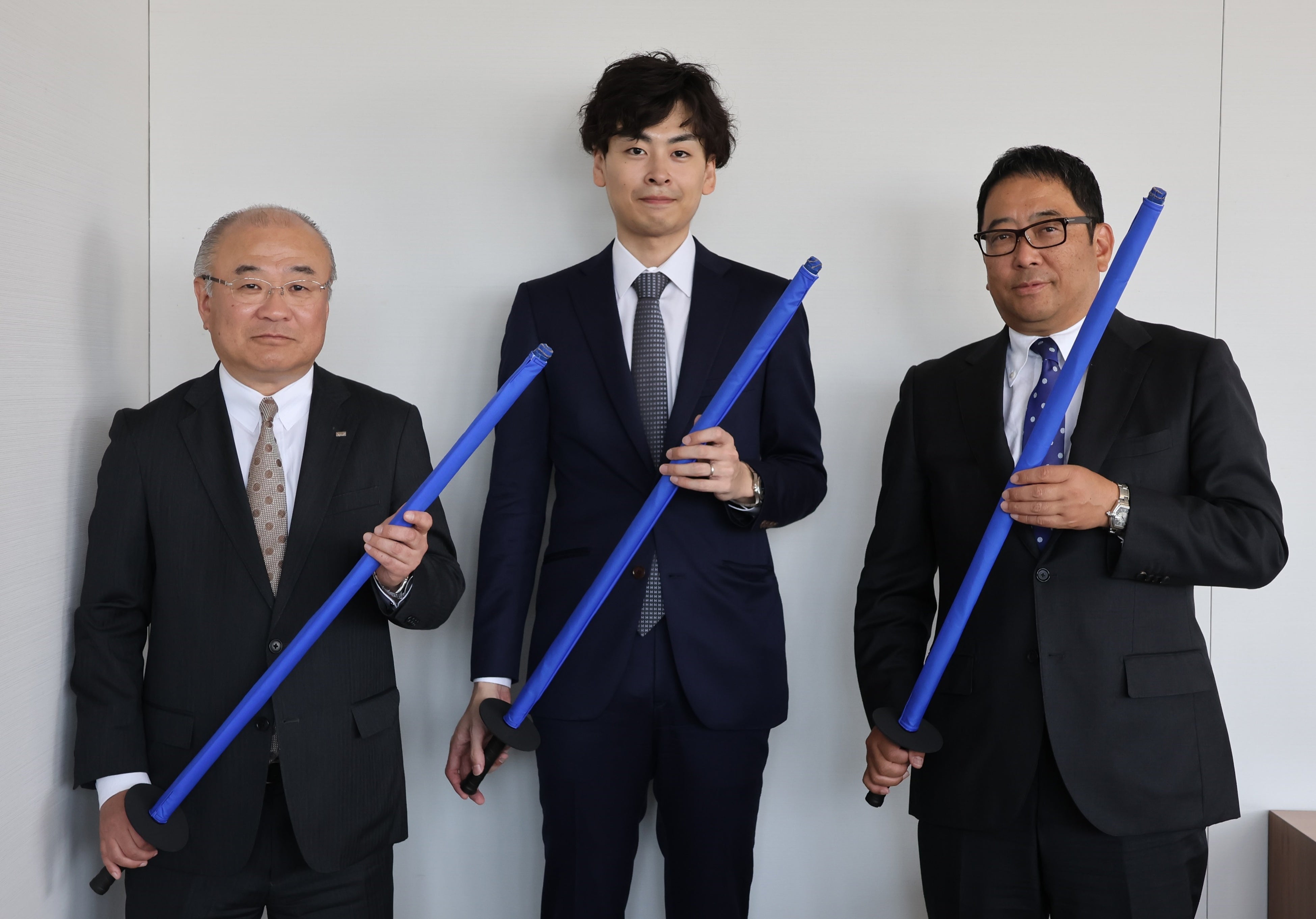 左から、大日本印刷株式会社 常務執行役員 浅羽信行、宇山賢氏、 大日本印刷株式会社 コンテンツ・XRコミュニケーション本部　本部長 渡邉秀一