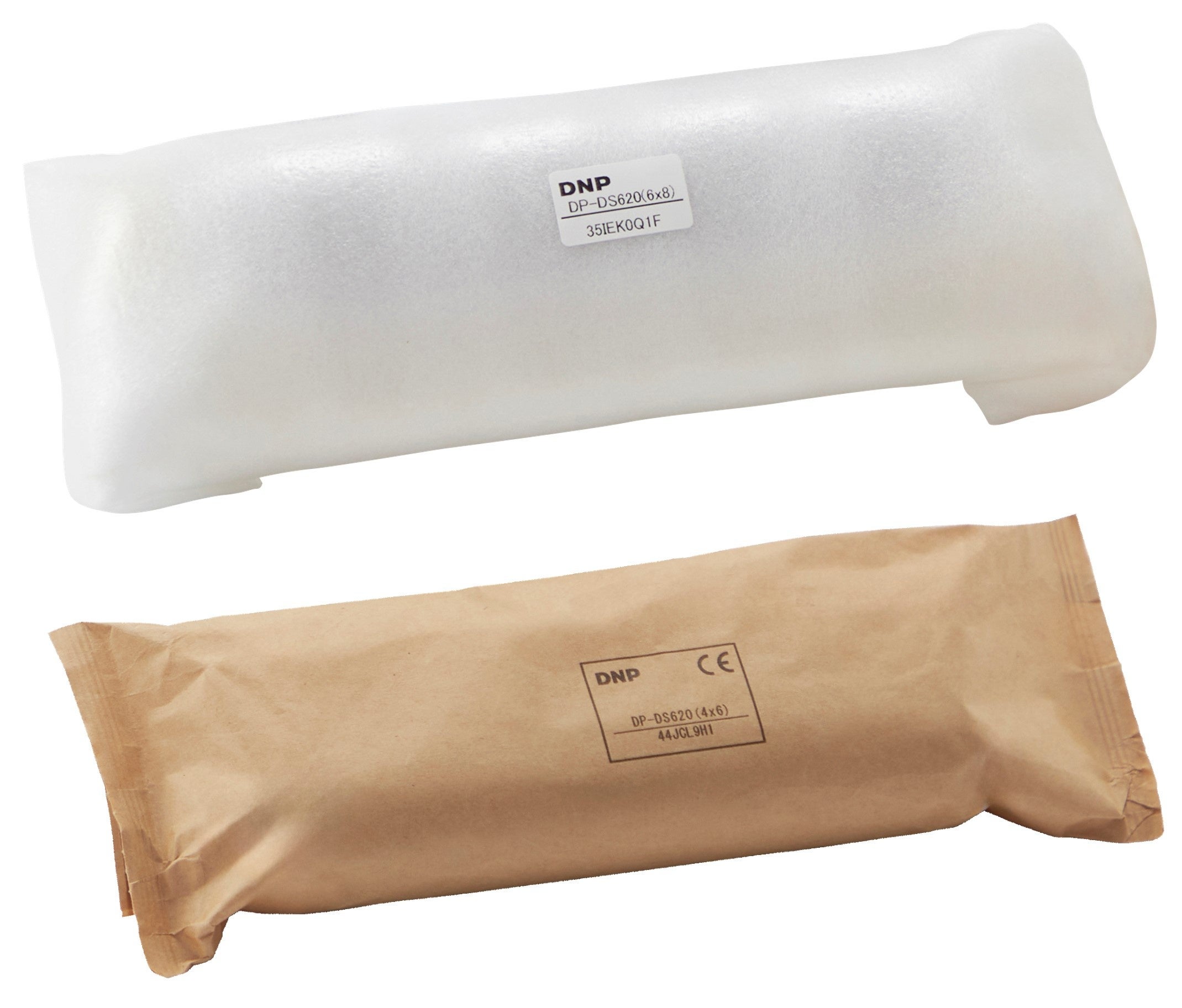 DNP製のインクリボンを梱包した状態（上：プラスチック製、下：紙製）