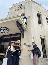プロジェクトの武蔵野美術大学のみなさん(DNPの施設見学会にて)