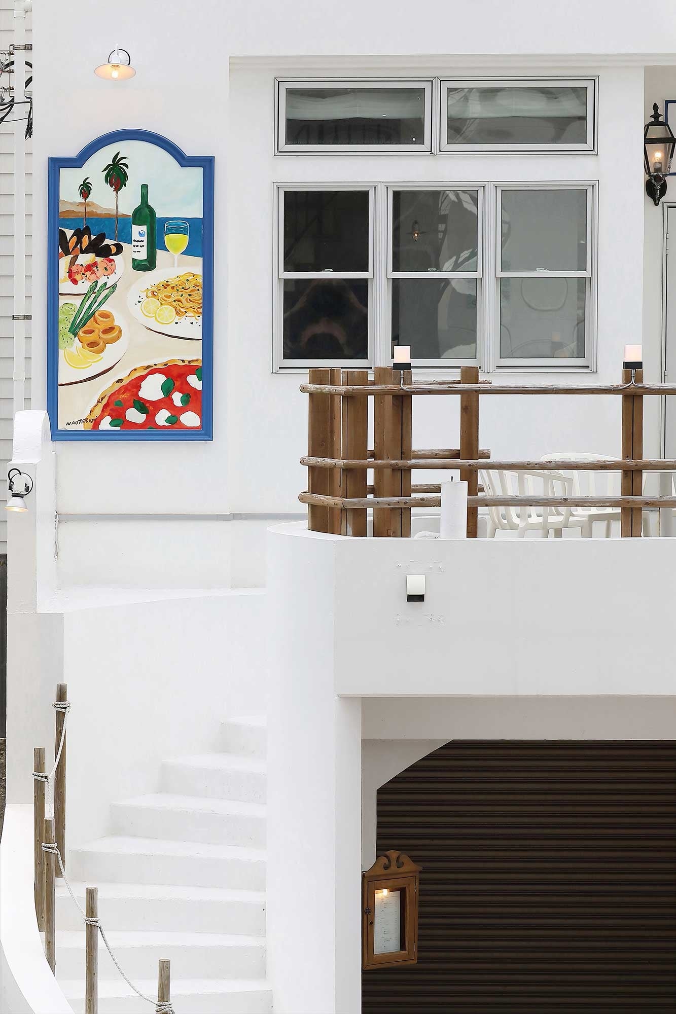 目印の色鮮やかな壁画