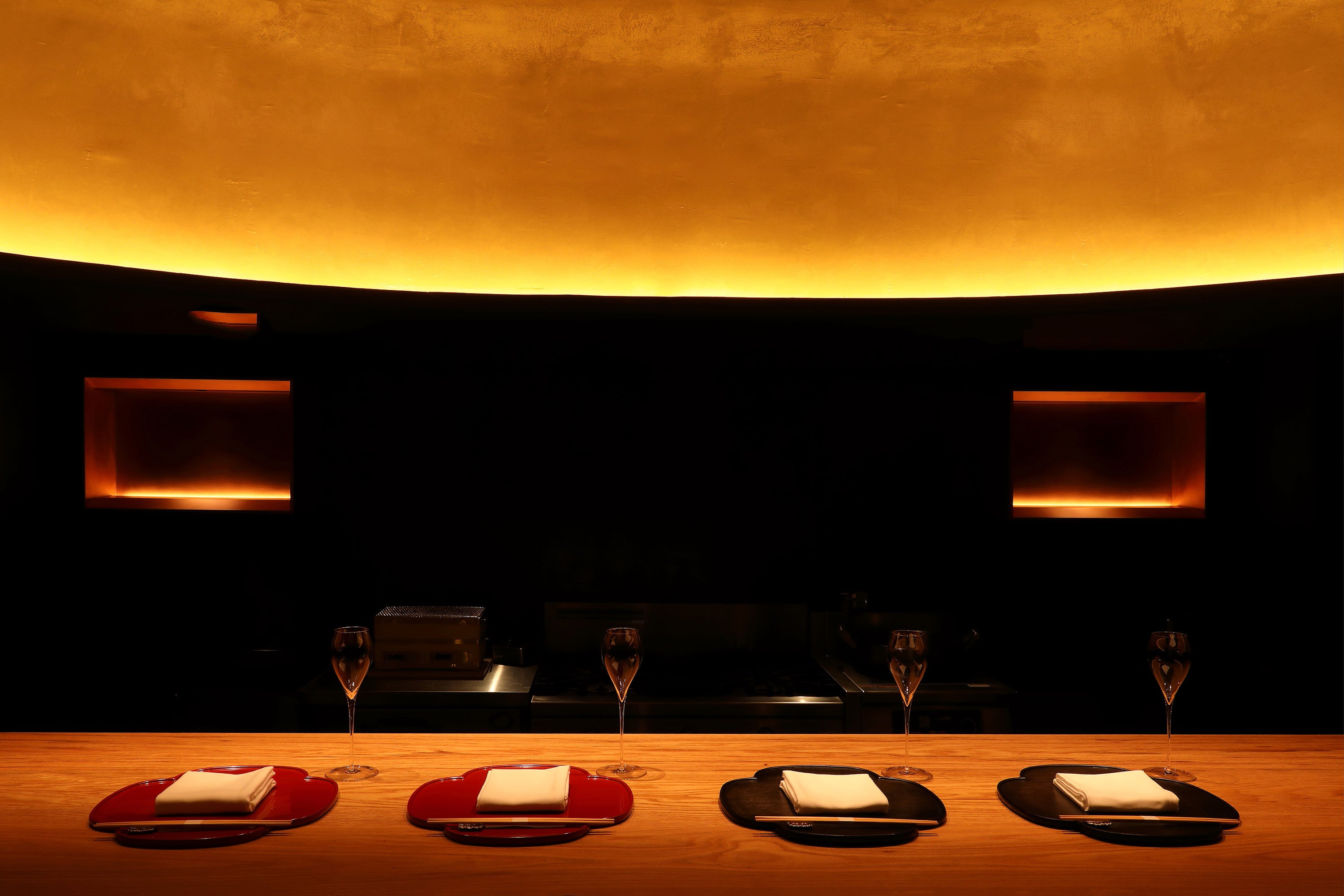 シックなデザインの店内