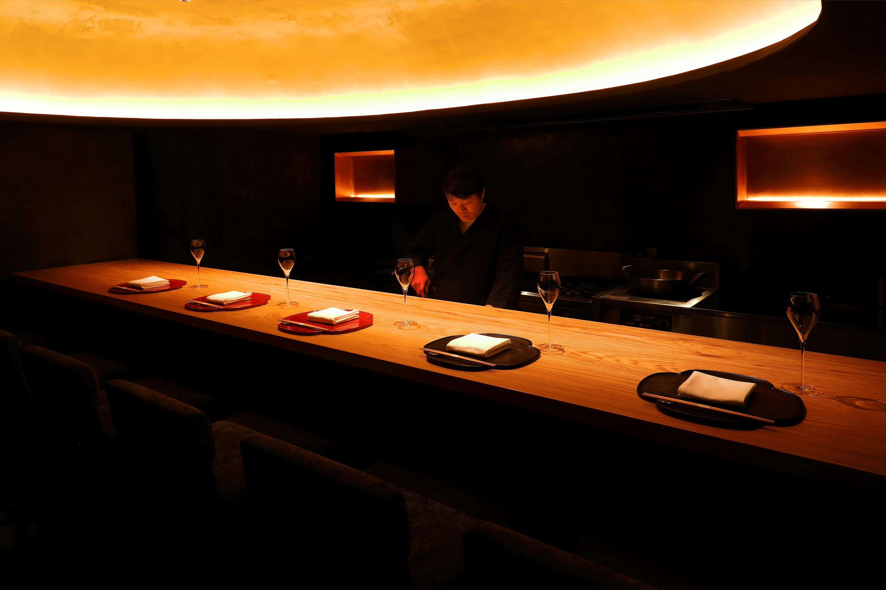 ６席のカウンター