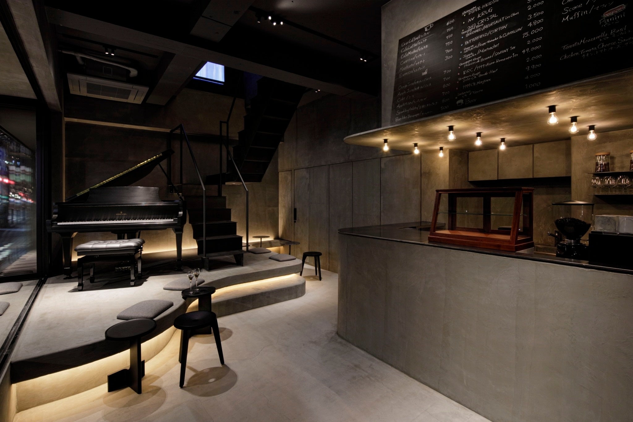 23時までコーヒーとワインが楽しめる