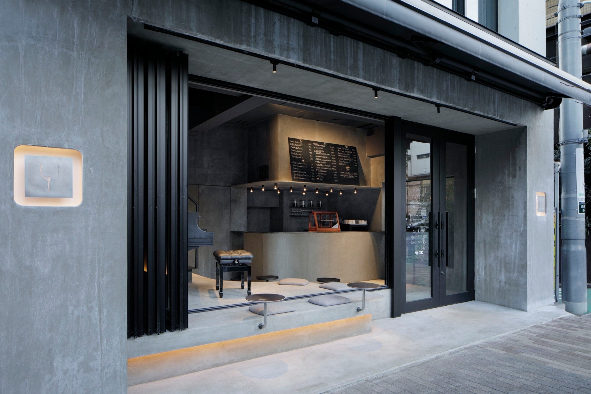 外苑西通り沿いに位置するカフェアペロ