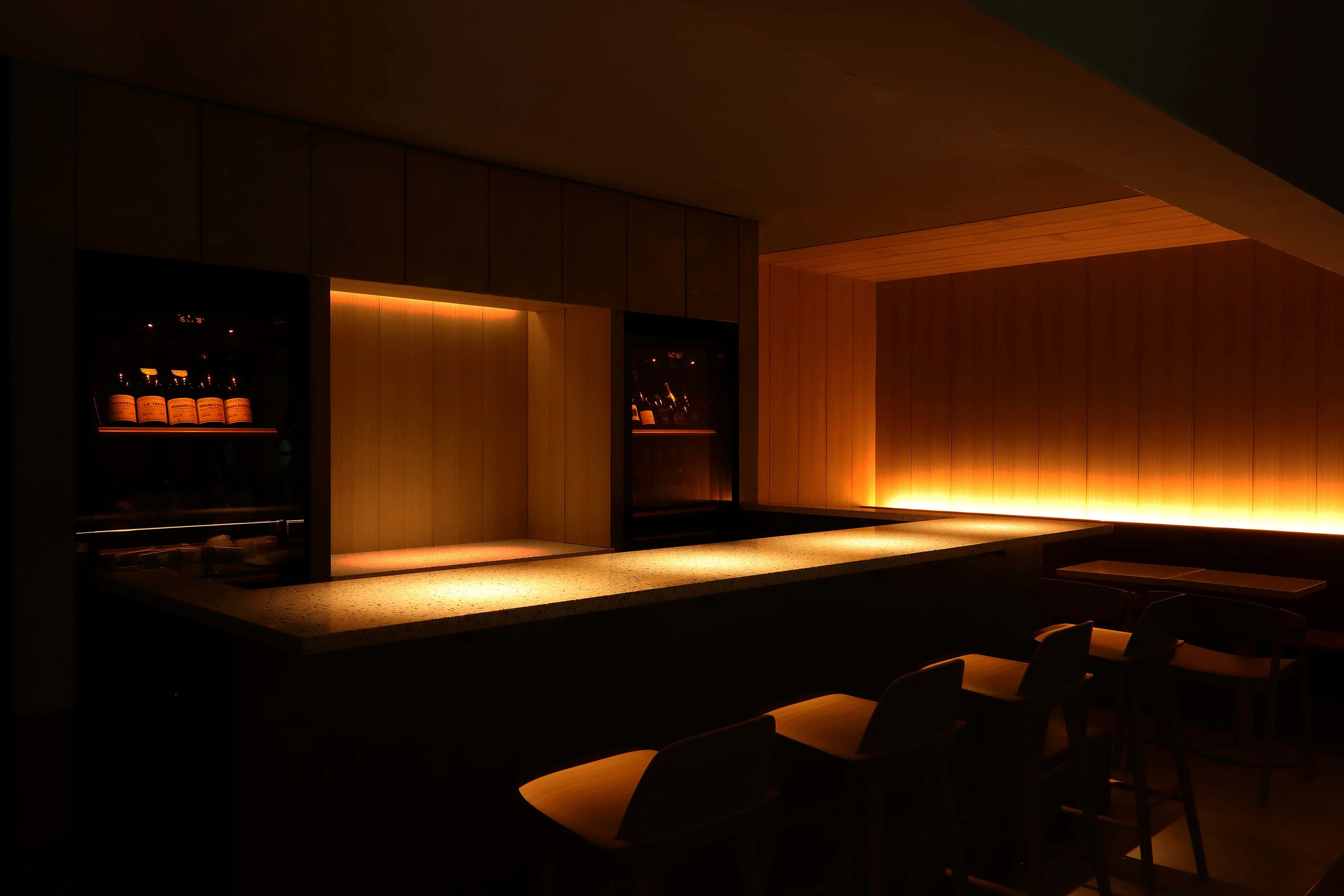 24時までくつろいでいただけるバースペース