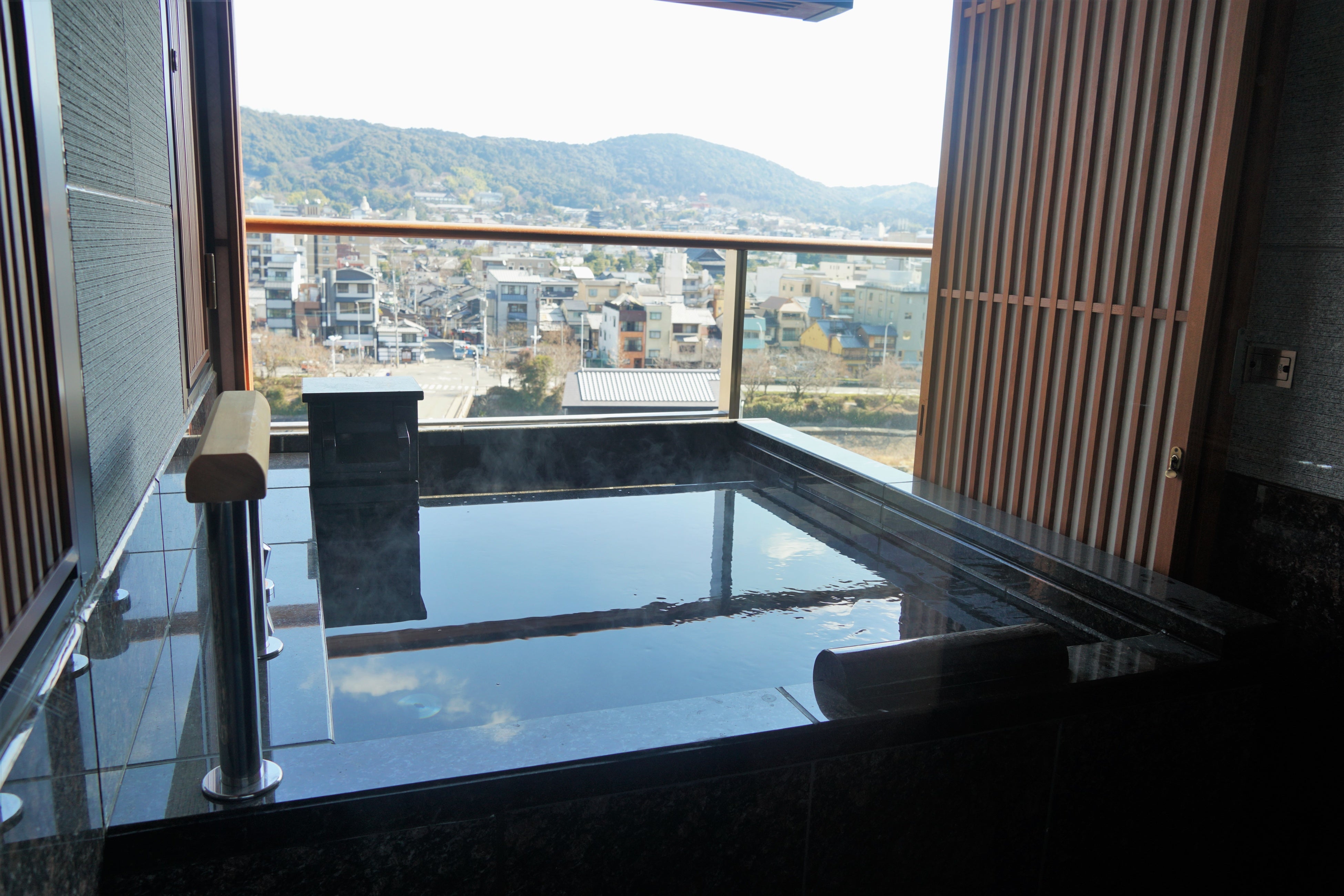 「別邸　鴨川」客室内露天風呂