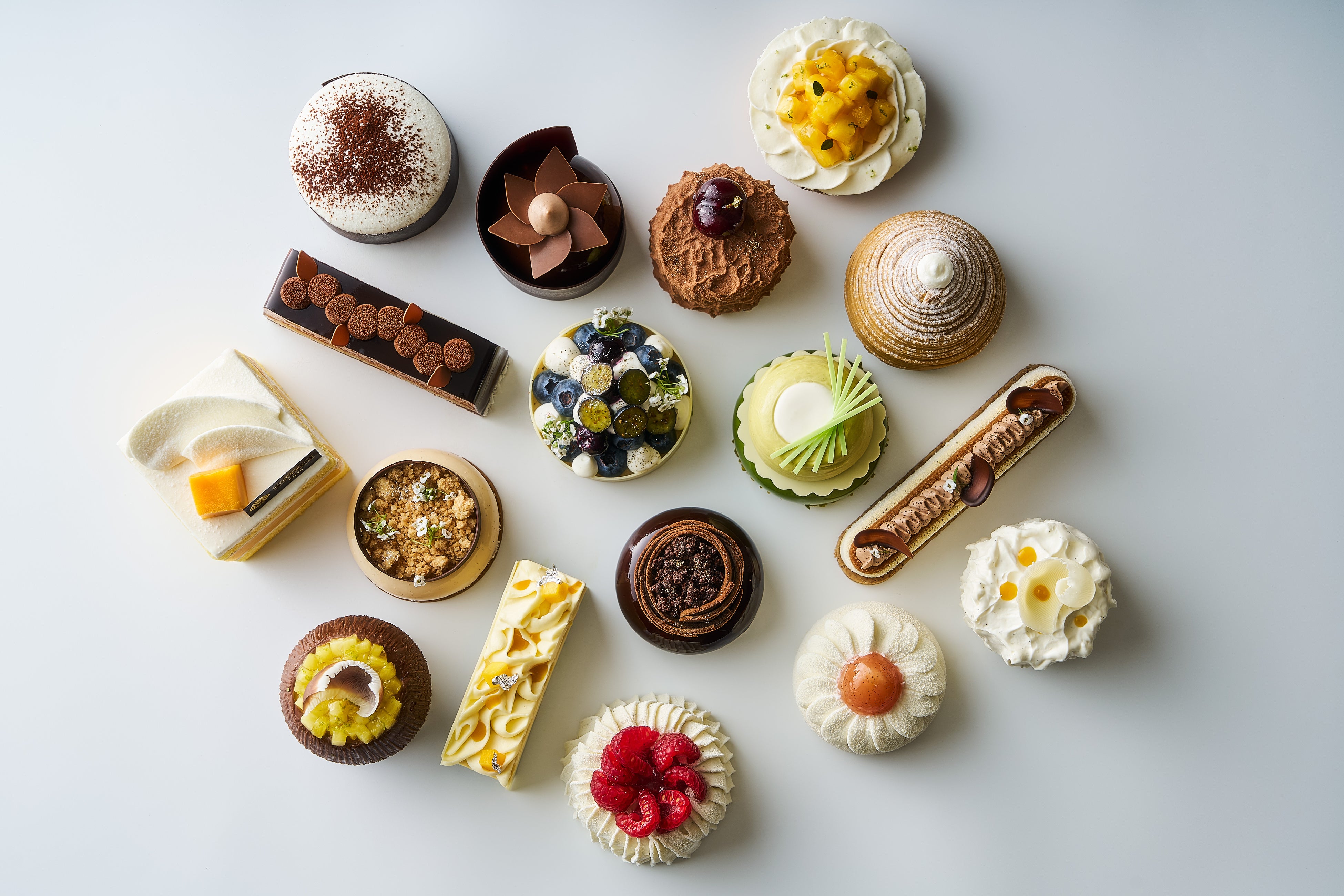 エグゼクティブ・ペストリーシェフ ファビアン考案による新作ケーキ（一例）