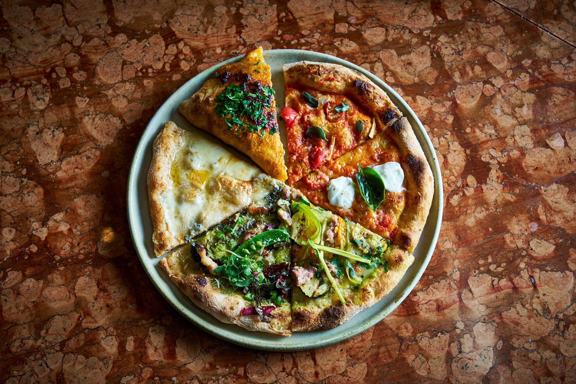 マンダリンオリエンタル東京のピッツァバーが『3スライス』を受賞! マンダリンオリエンタル東京のピッツァバーが『3スライス』を受賞!