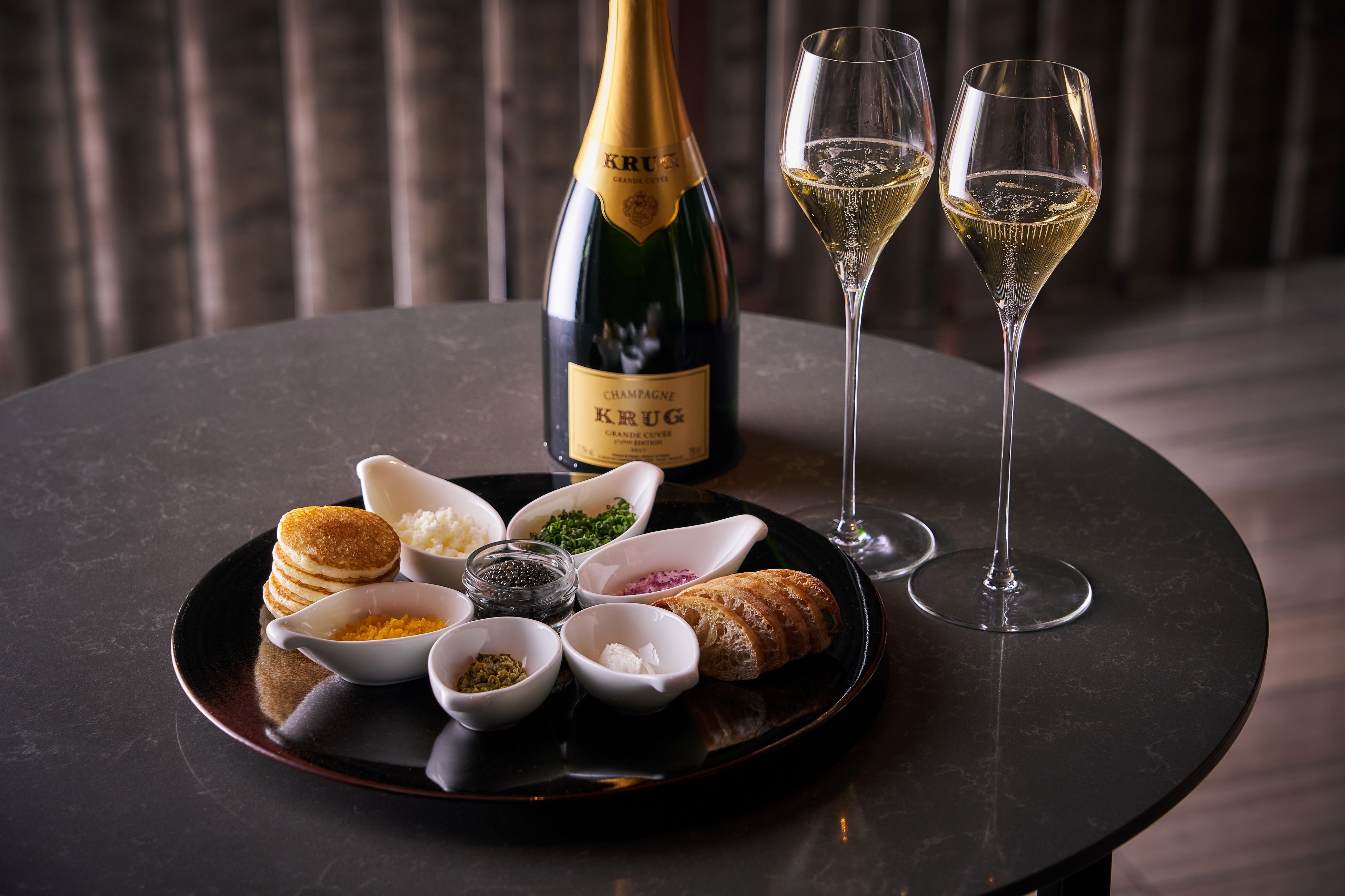 「 マンダリンバー」 プレステージ シャンパーニュ とキャビアプレート