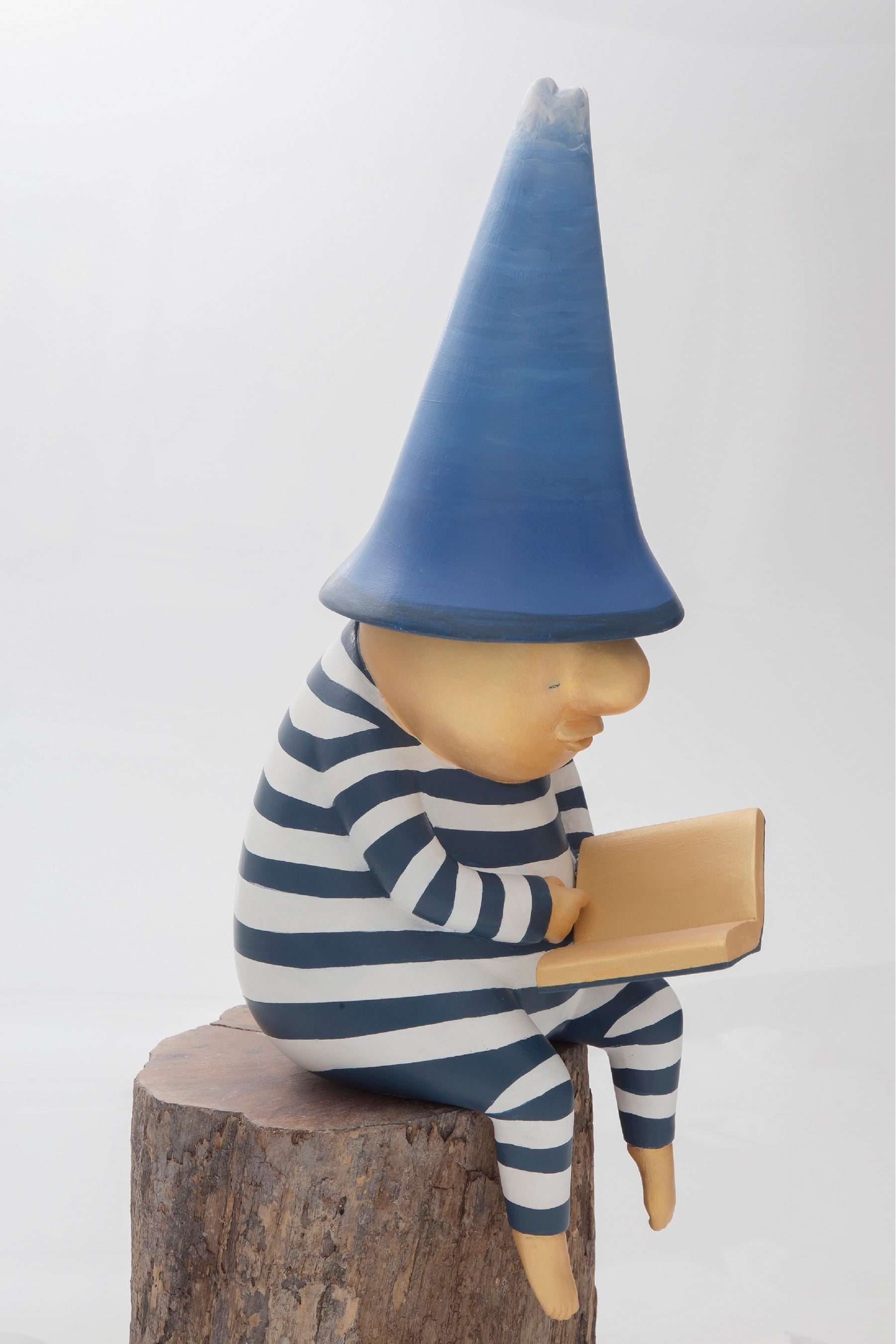 堀川由梨佳_《readman》_2018年_アクリル絵具、樹脂_h390×w160×d210mm