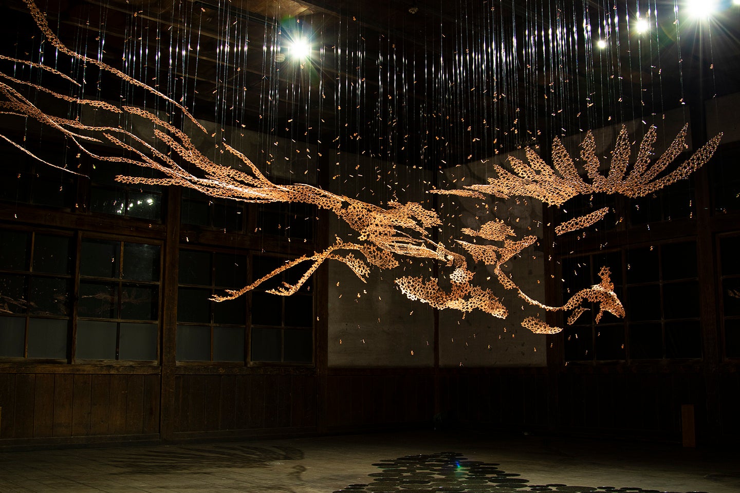 「吉祥 kichi-shou」2021年 銅線 NAKANOJO BIENNALE 2021
