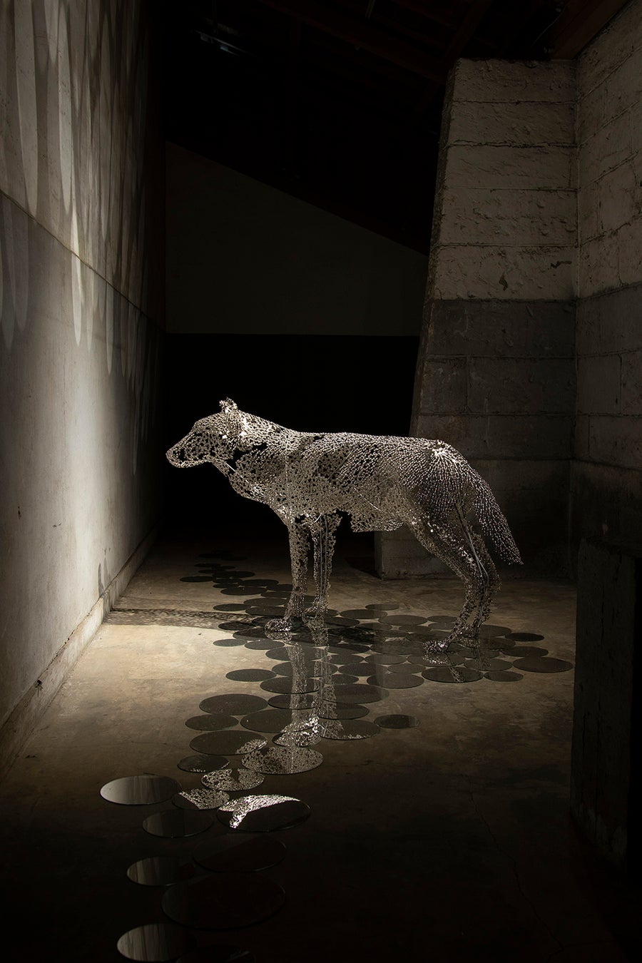 「真神 makami」2021年 銅線 2021年 NAKANOJO BIENNALE 2021