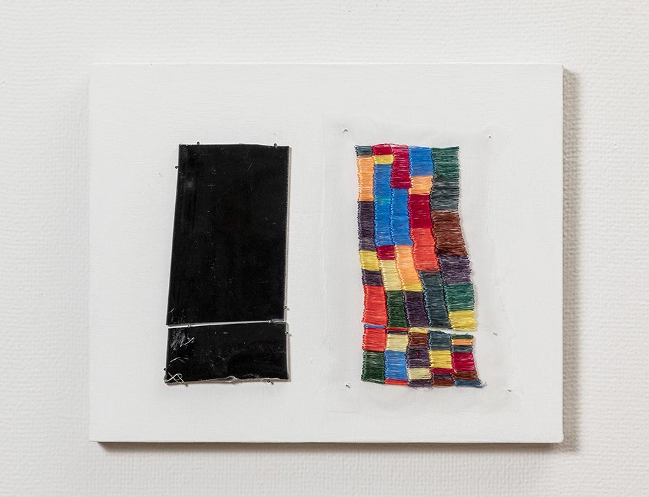 竹村京「闇は何色でできてる？」2023年　釜糸、シルクオーガンジー、麻布、アクリルペイント、、再生ポリエチレンテレフタレート、鉄釘