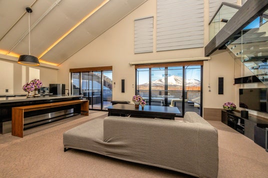 「Nicolai Bergmann Flowers & Design」が彩る「あさま空山望」 開業5周年1棟限定のコラボレーションルームを4月28日(火)より提供開始 「Nicolai Bergmann Flowers & Design」が彩る「あさま空山望」 開業5周年1棟限定のコラボレーションルームを4月28日(火)より提供開始