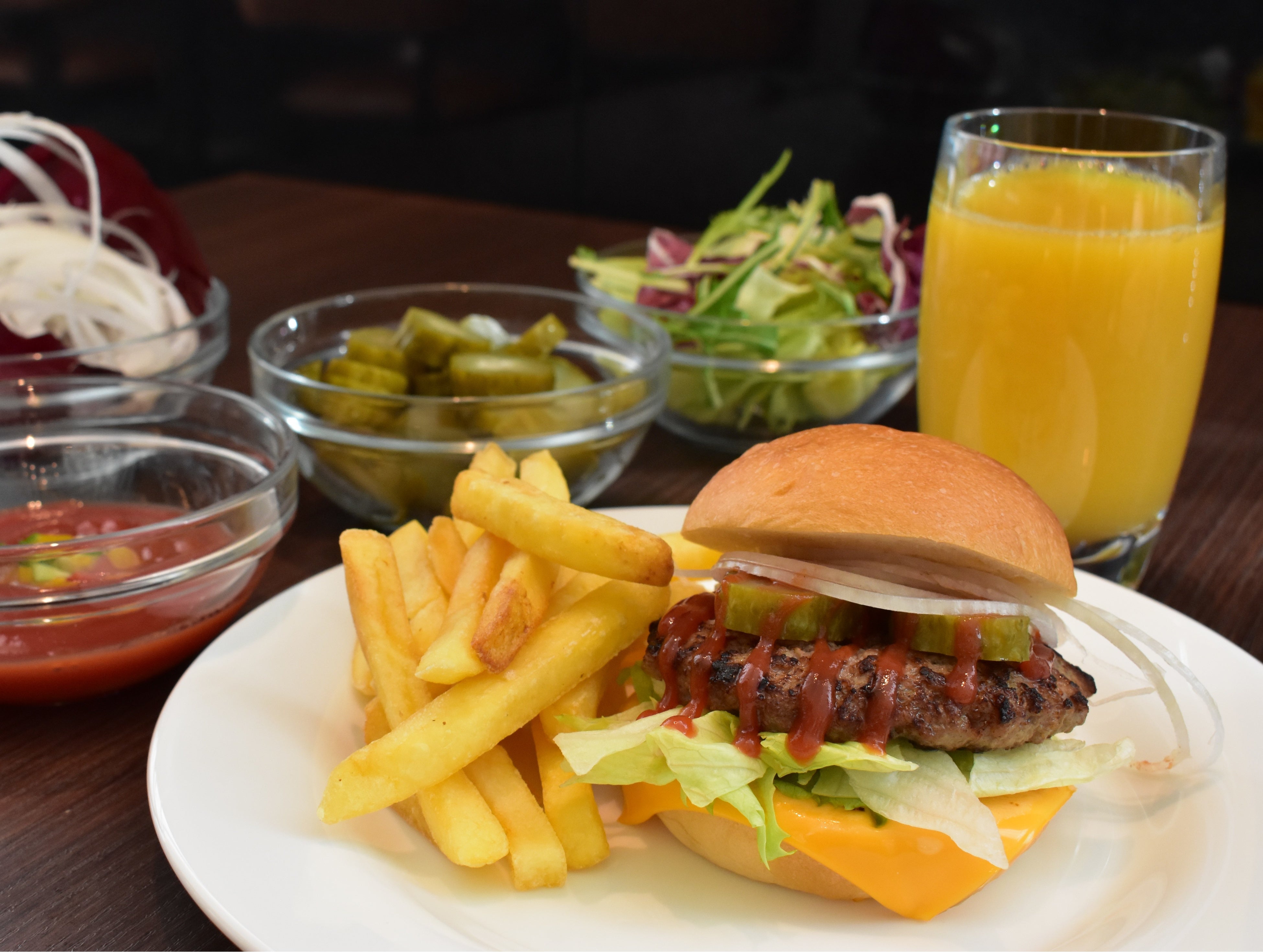 焼きたてチーズハンバーガー（イメージ）
