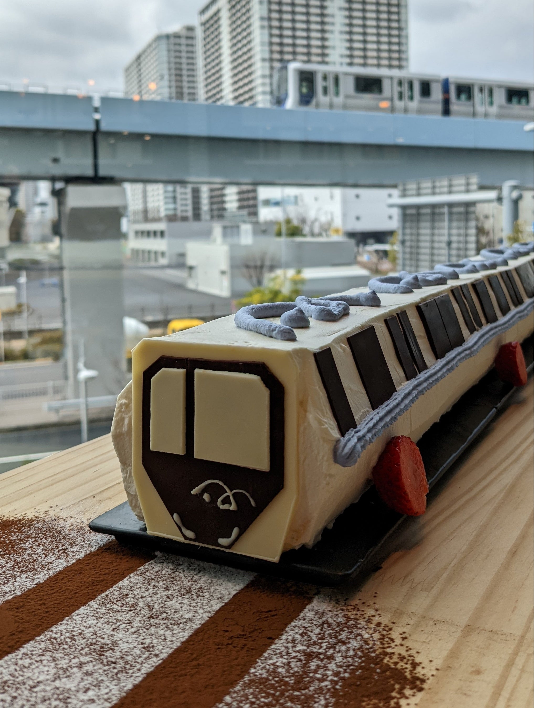 ゆりかもめコラボロールケーキ（イメージ）