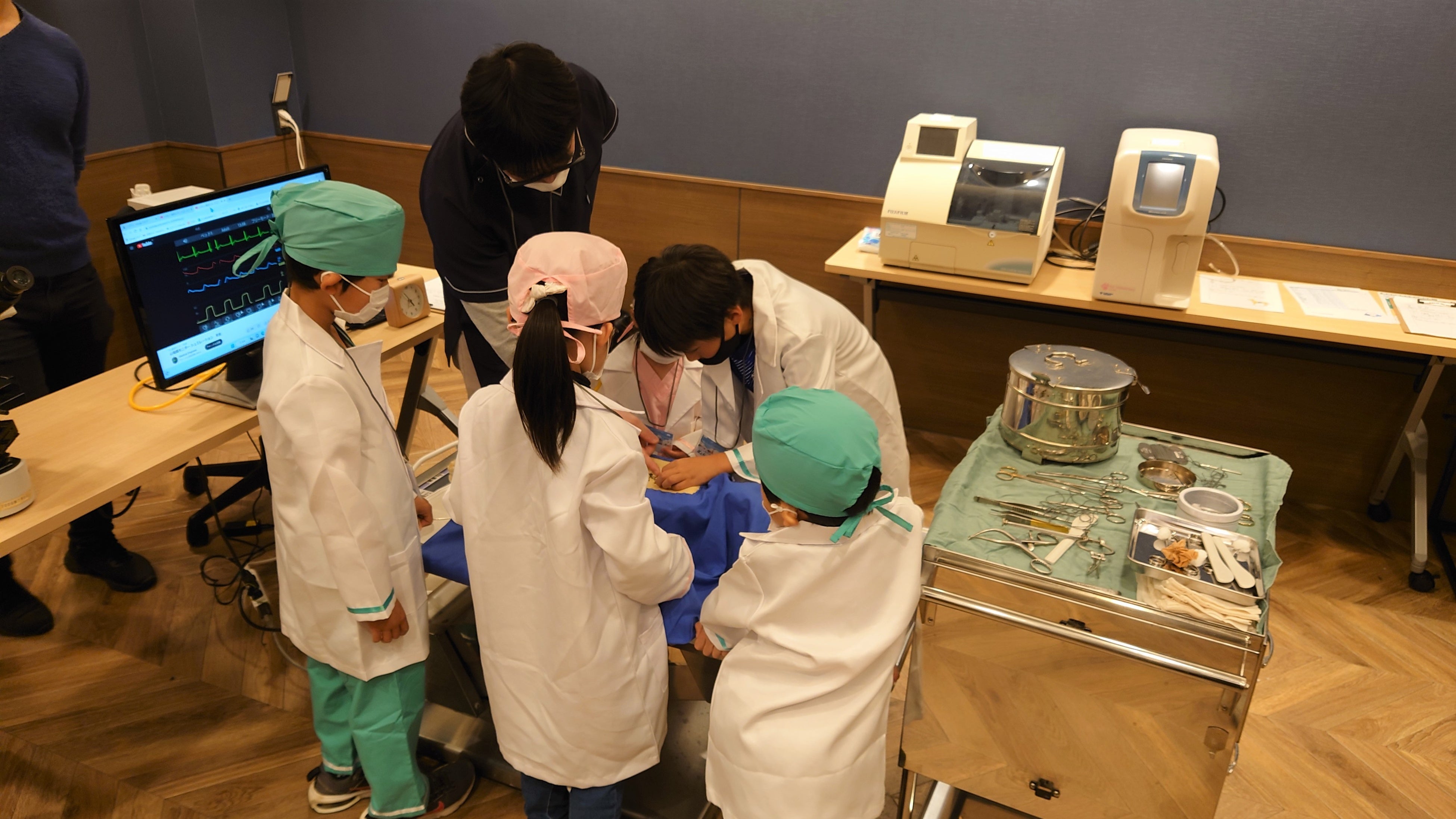 お腹の中の異物を確認する様子