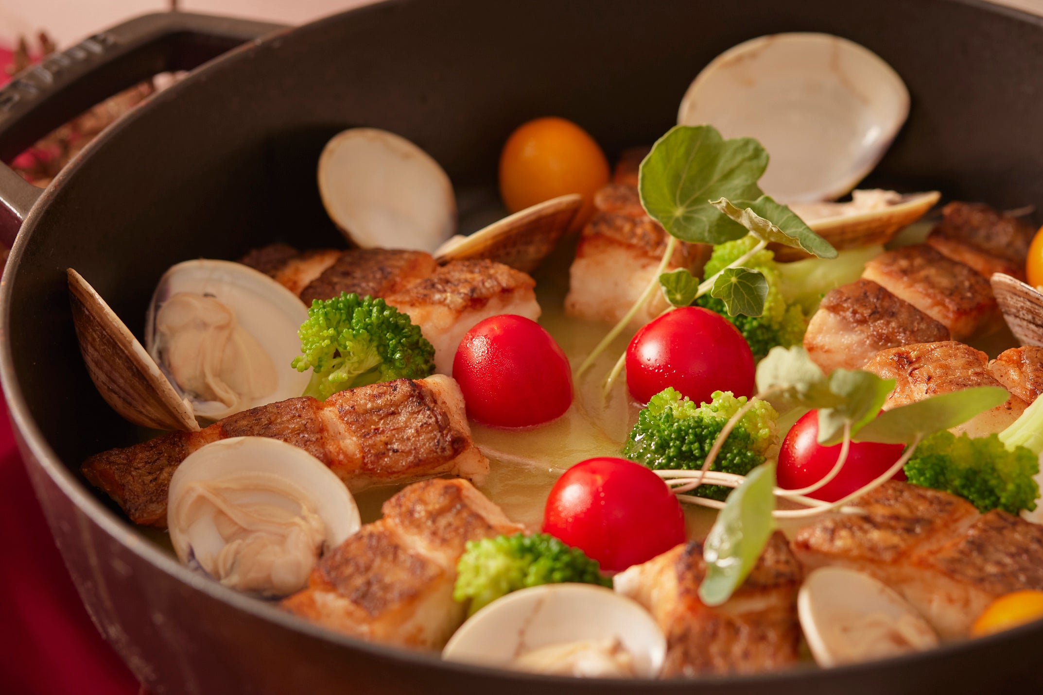 真鯛と蛤のロースト　ガーリックバターソース