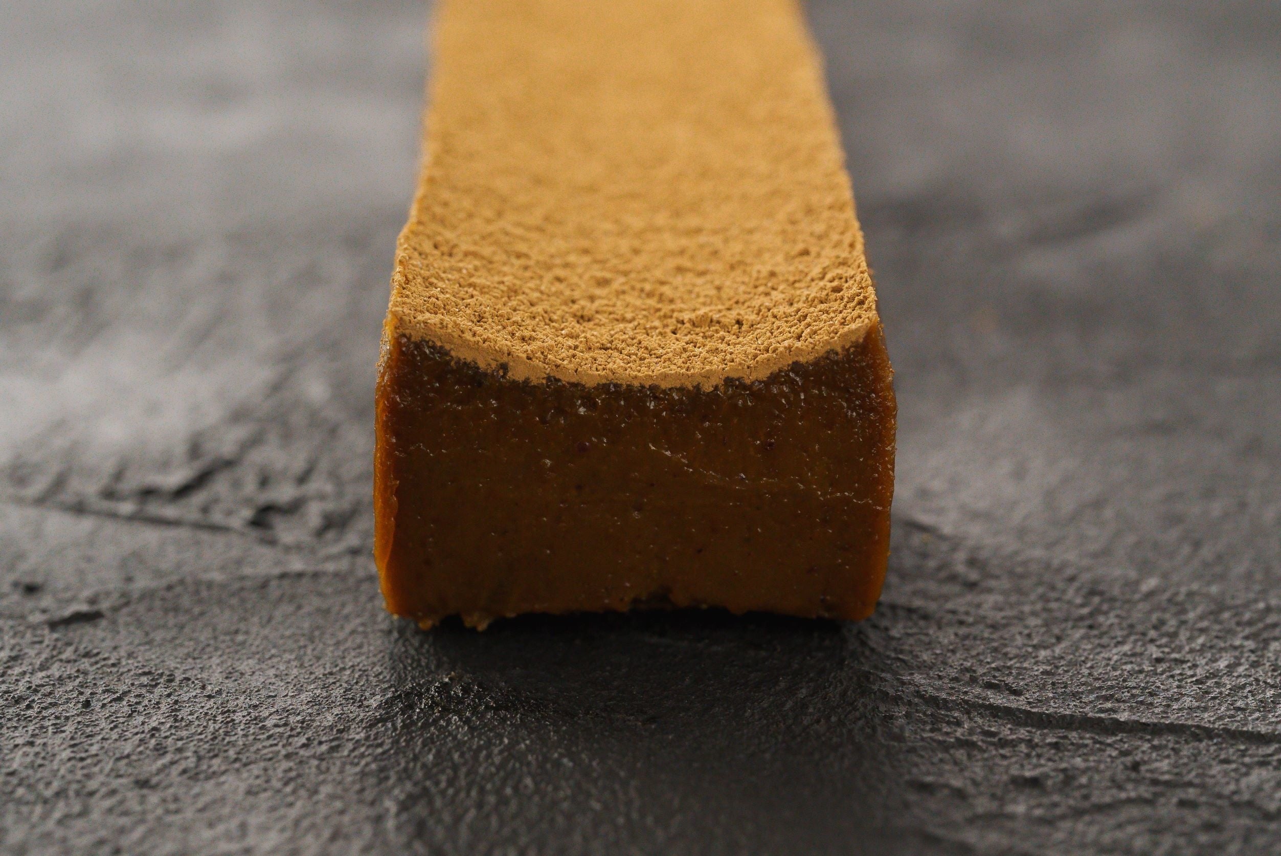 「ピスタチオとほうじ茶のテリーヌ」