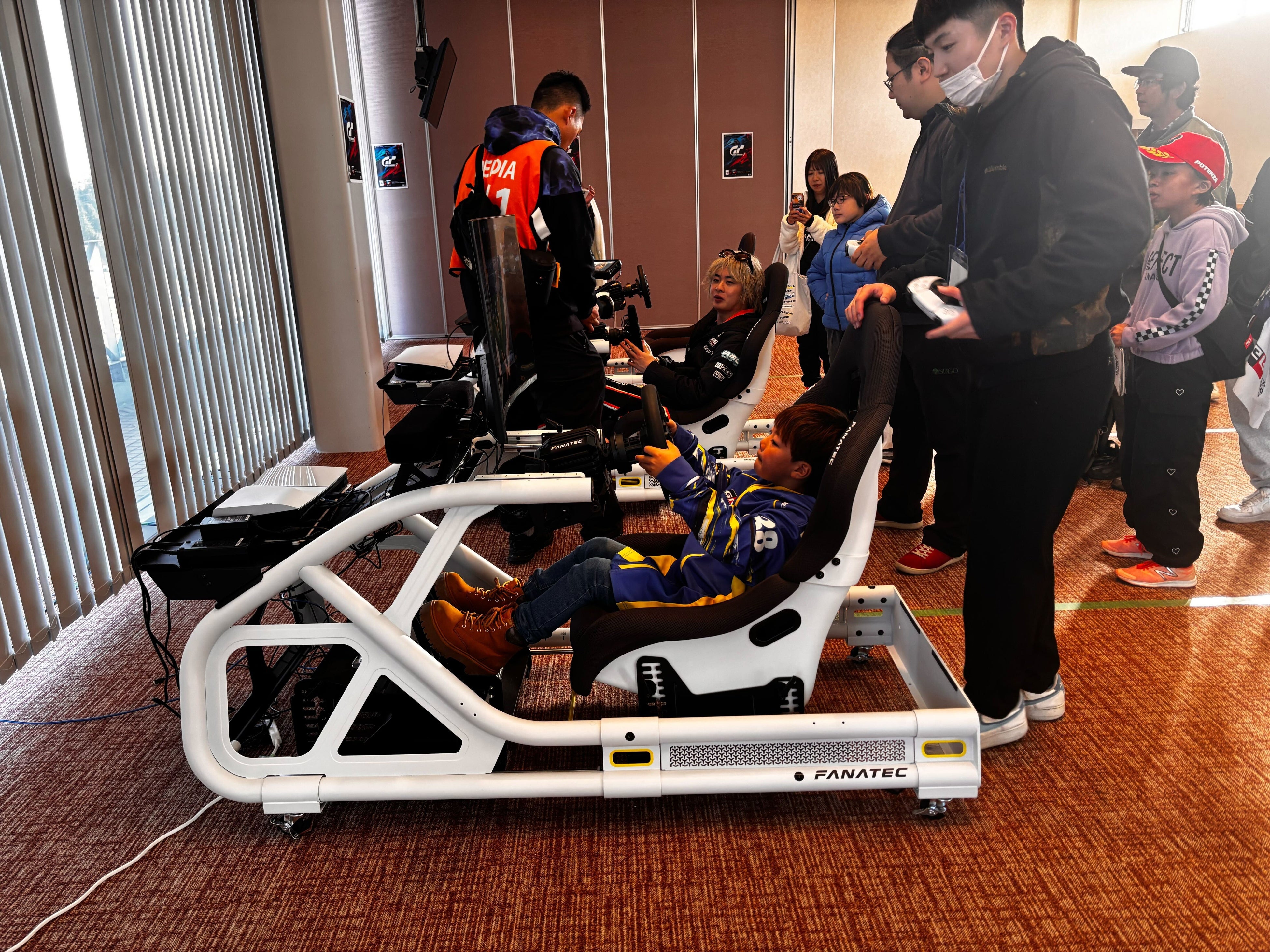 SUGOでeモータースポーツ体験！子供も大人も熱狂