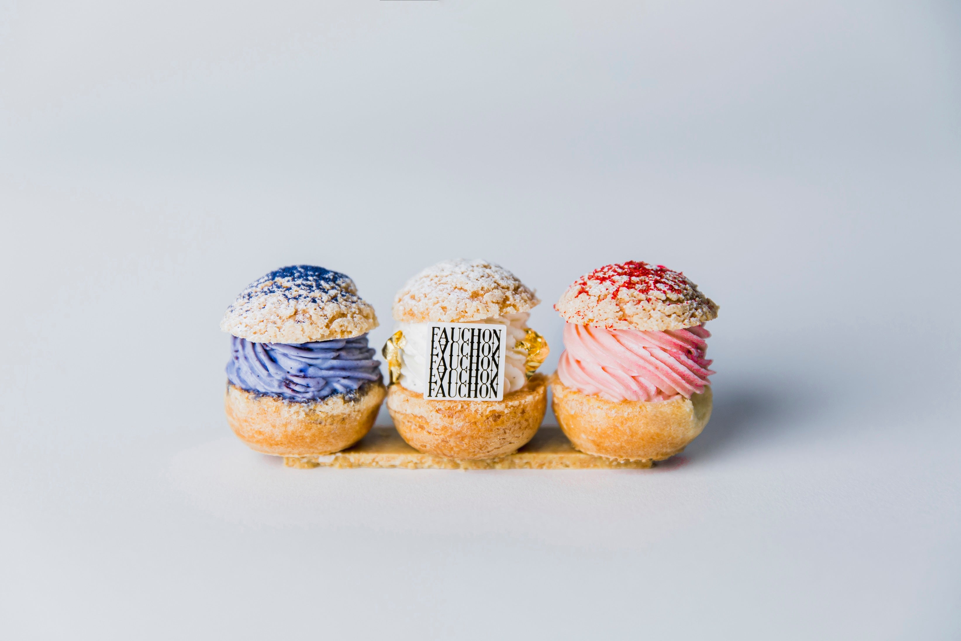 パリ祭スイーツ『シュー トリコ』