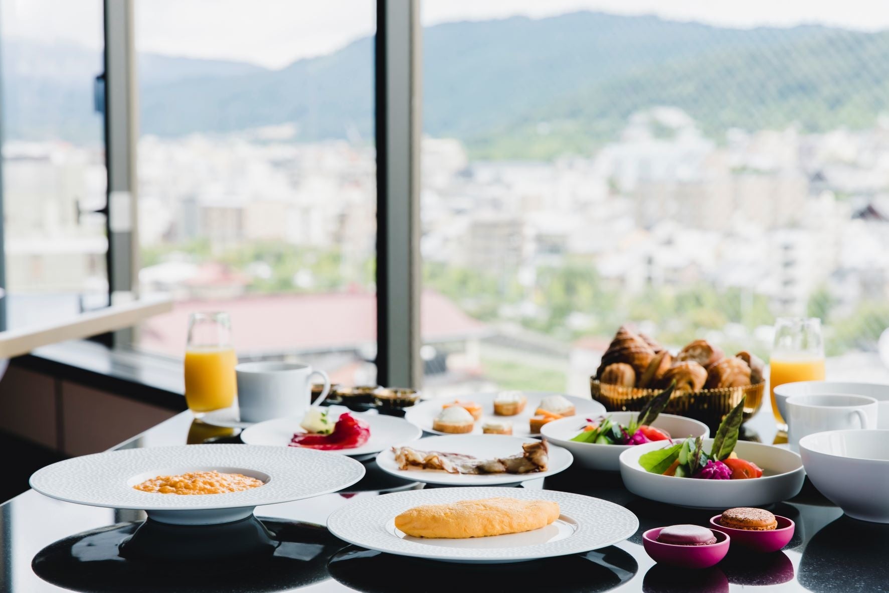 最上階レストランでの朝食風景