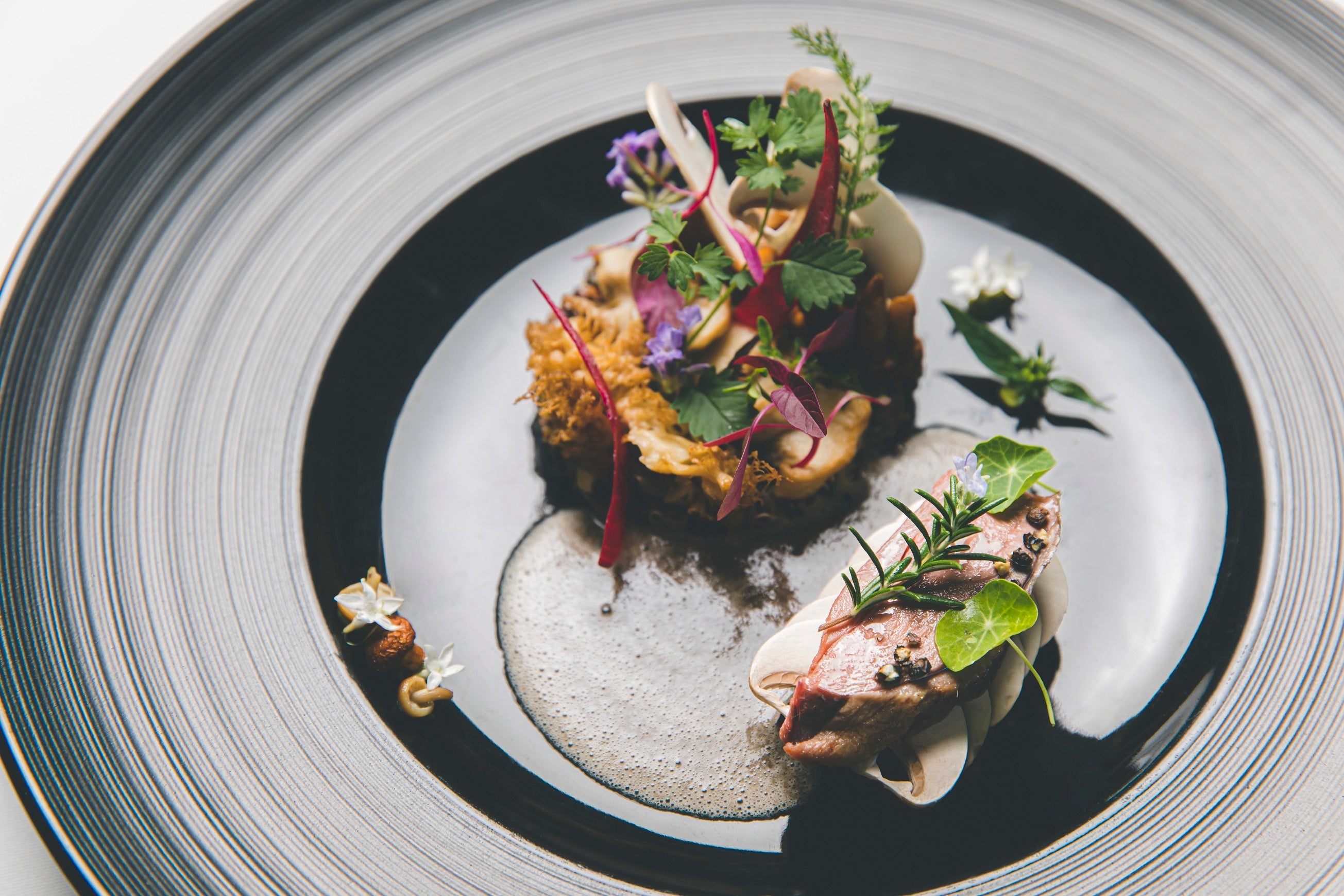 冷前菜／ピジョンロワイヤル（鳩）と茸の一皿