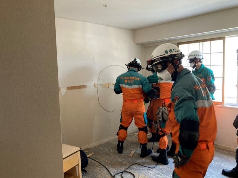 壁破壊訓練の様子