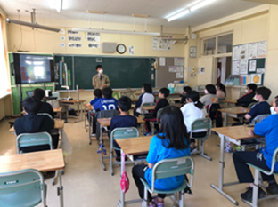 町内小学校での出前講座の様子
