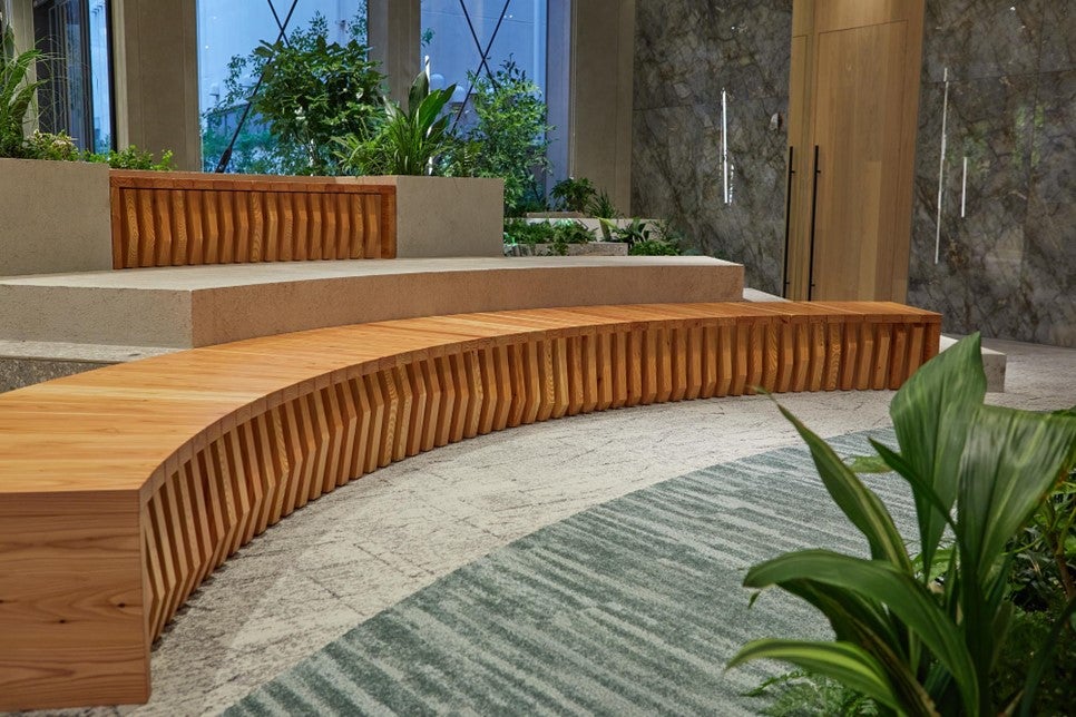 東急リゾートタウン蓼科の間伐材を活用したデザイン家具