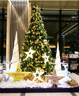 古紙100%の再生段ボールをオブジェに活用