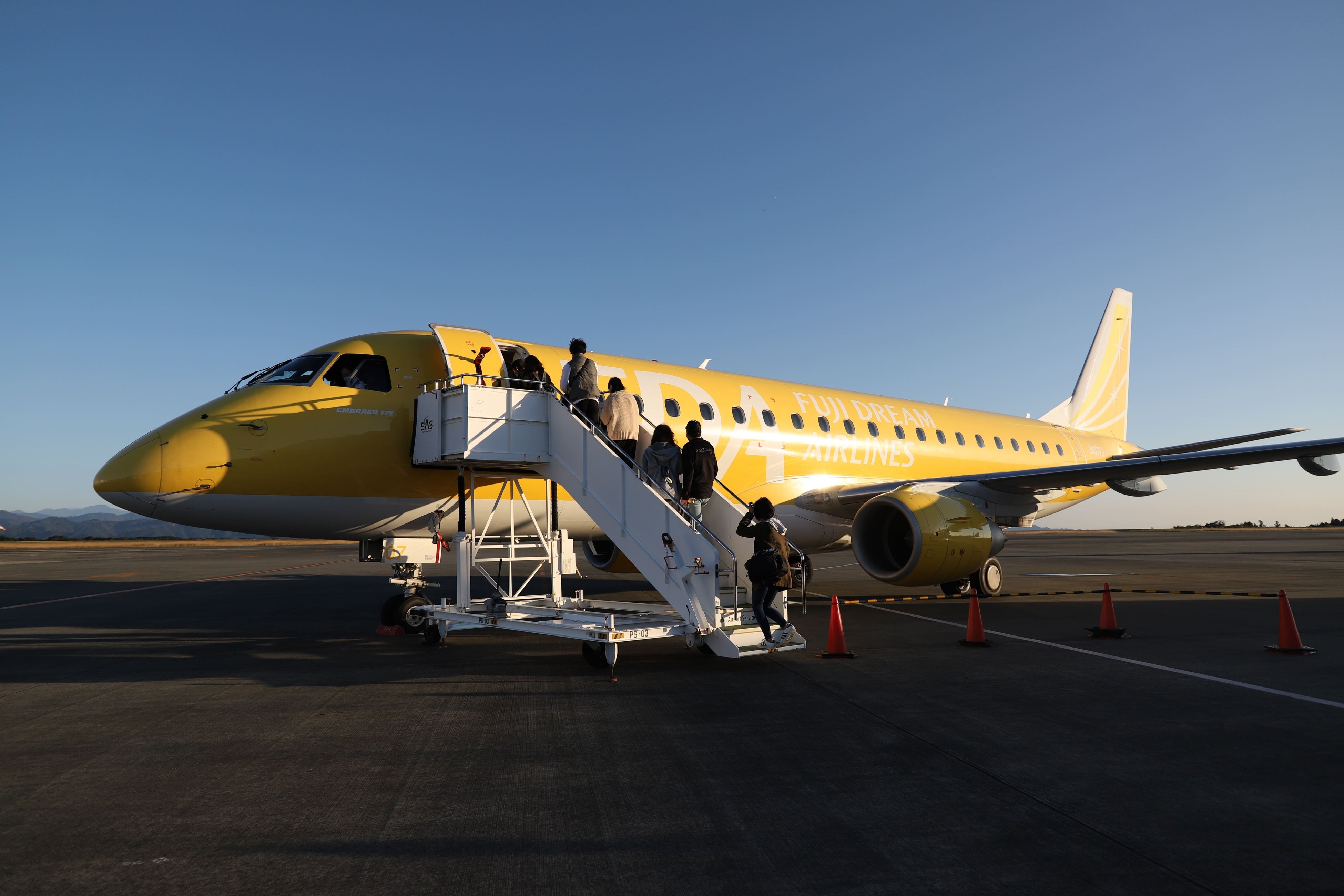 カラフルな機体が特徴のFDA。現在16機 15色の飛行機があります