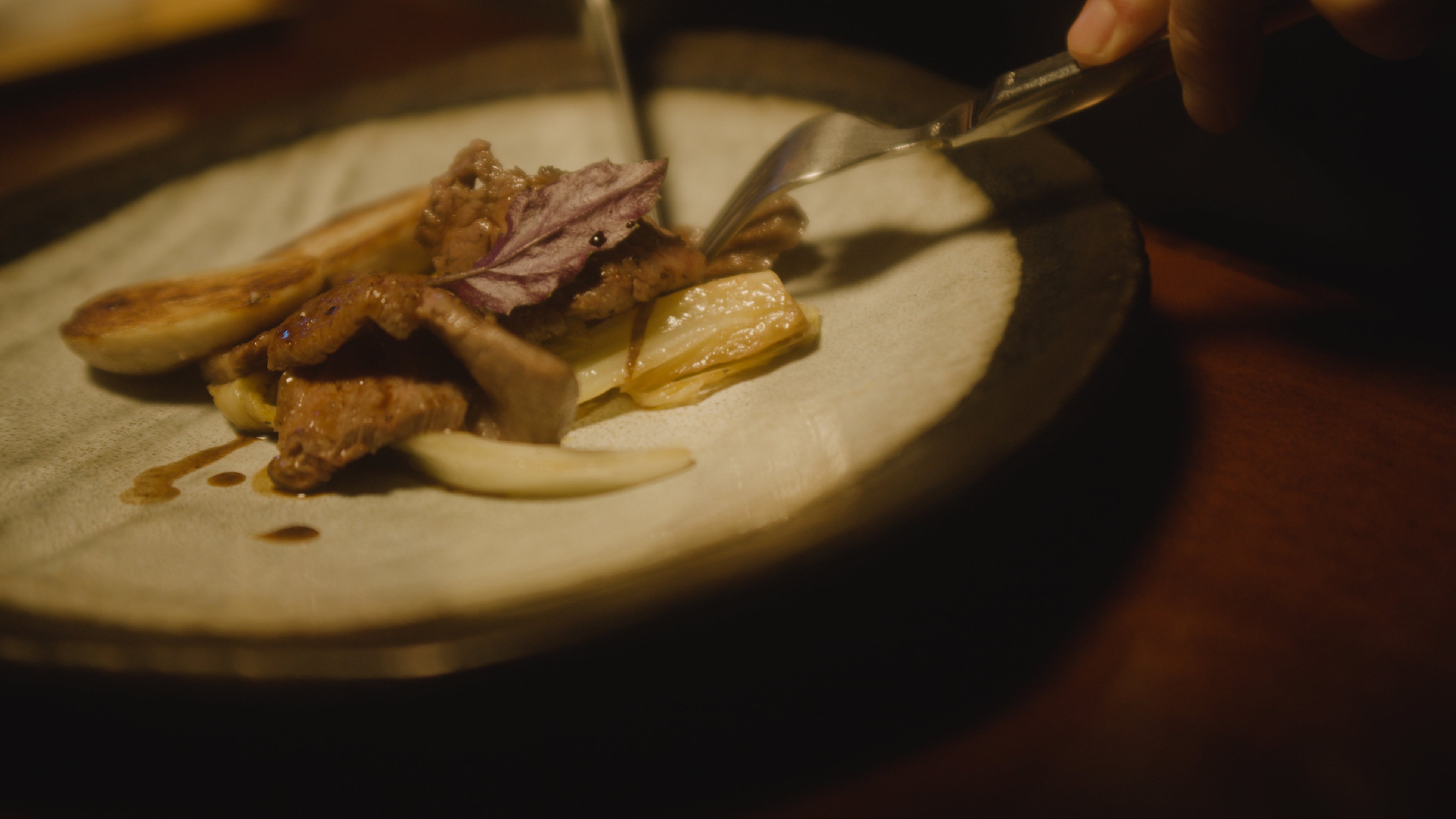 アグリツーリズムを体現する、地元⾷材イタリアン式 コース。(⾷事イメージ)