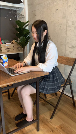 18歳の現役女子高生社長・葉月ちゆ