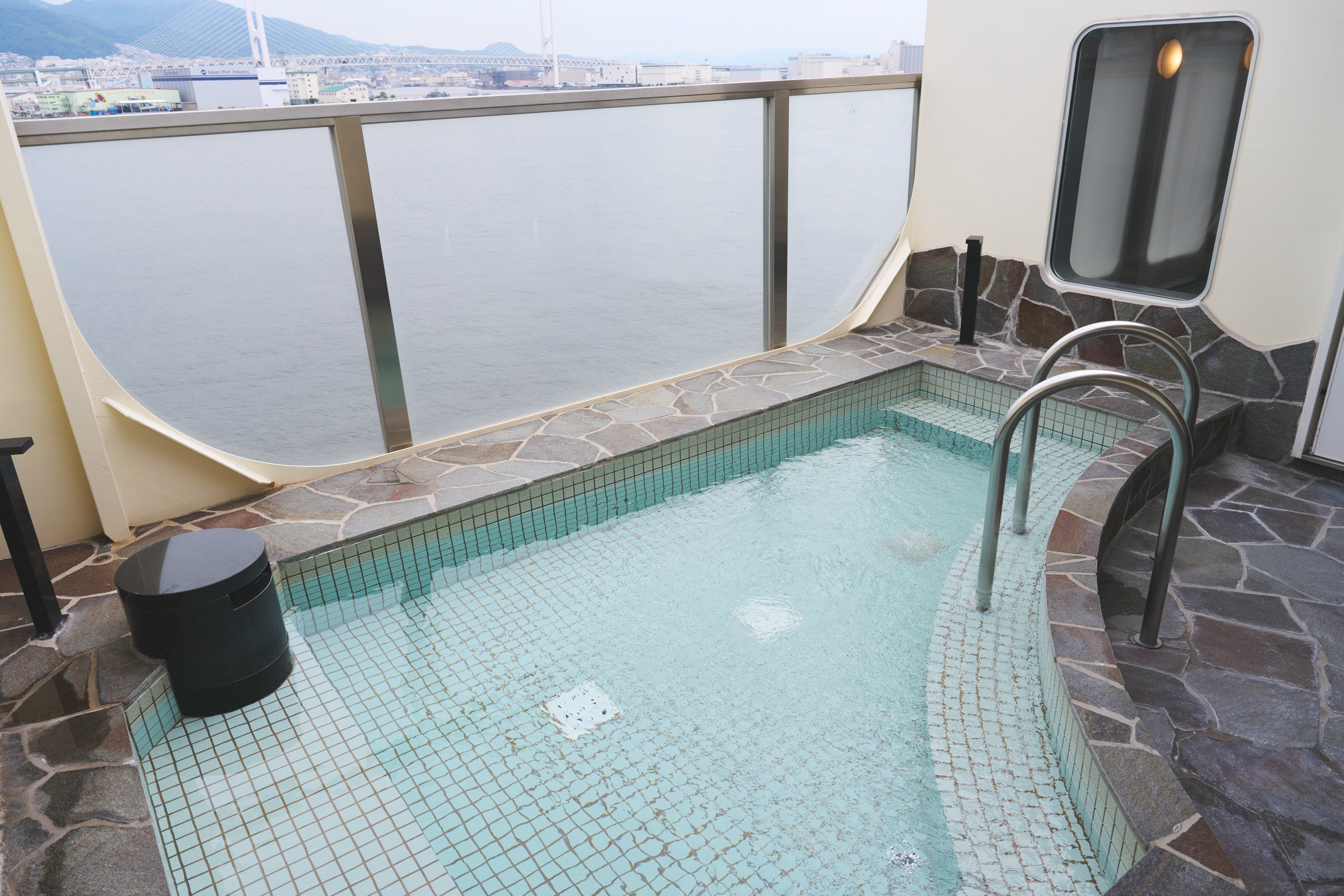 阪九フェリーの露天風呂