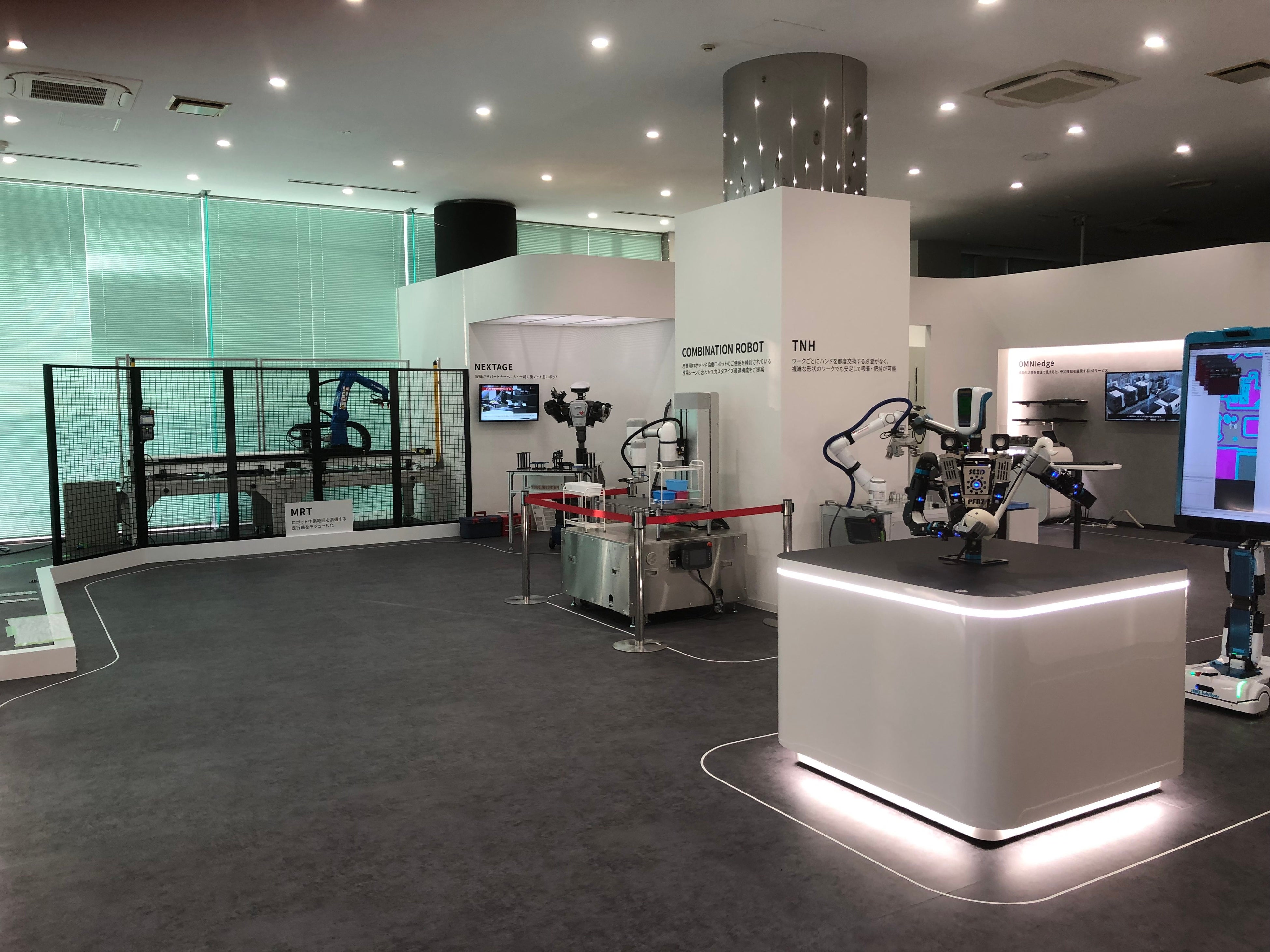 技術スタッフがデモ機を使ってお客様の課題解決をサポート