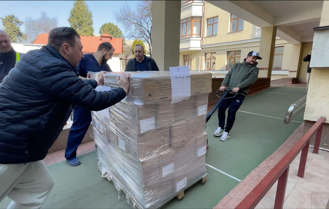 ウクライナ国内での支援物資提供の様子