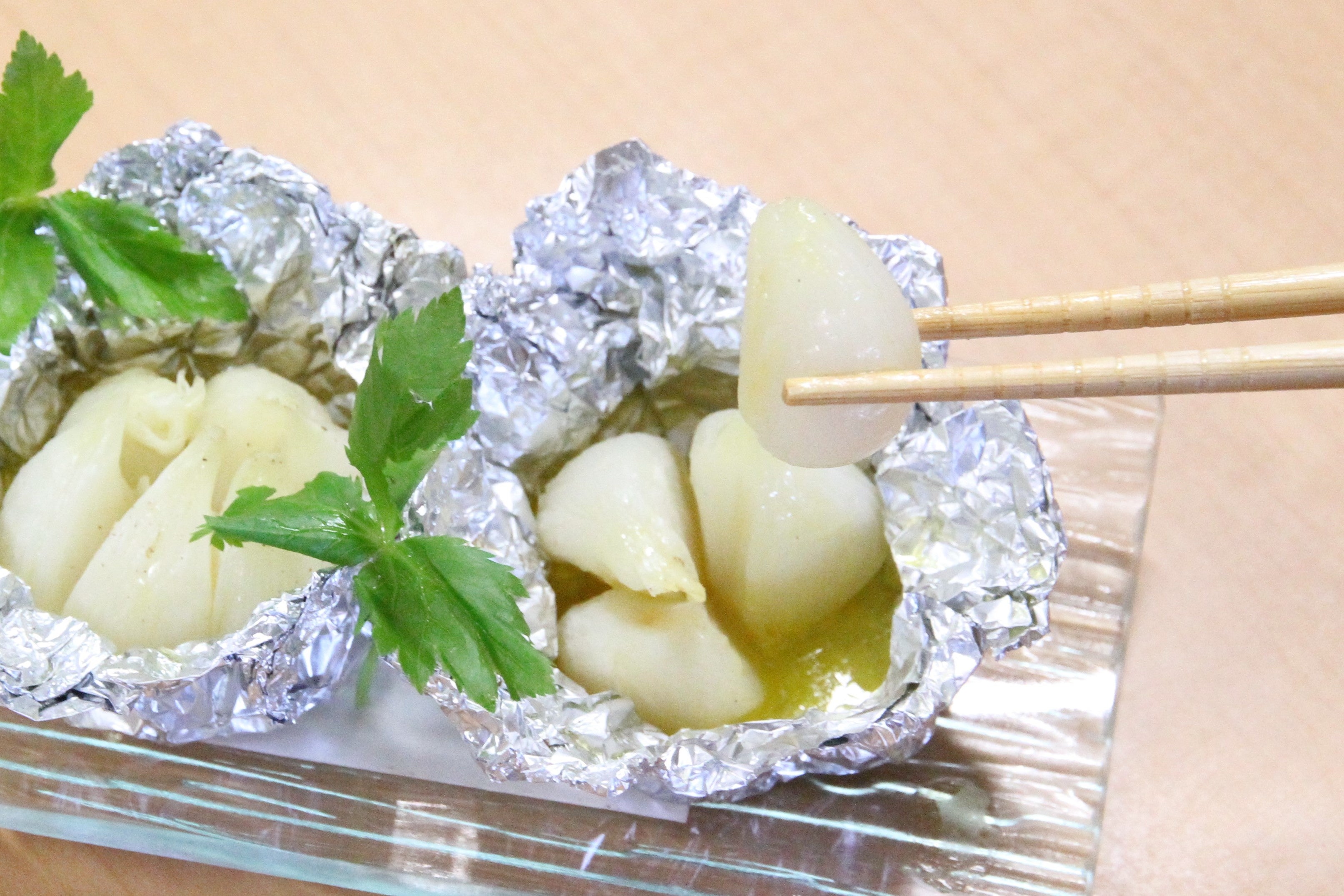 ▲有機フレッシュにんにくの丸ごとホイル蒸し