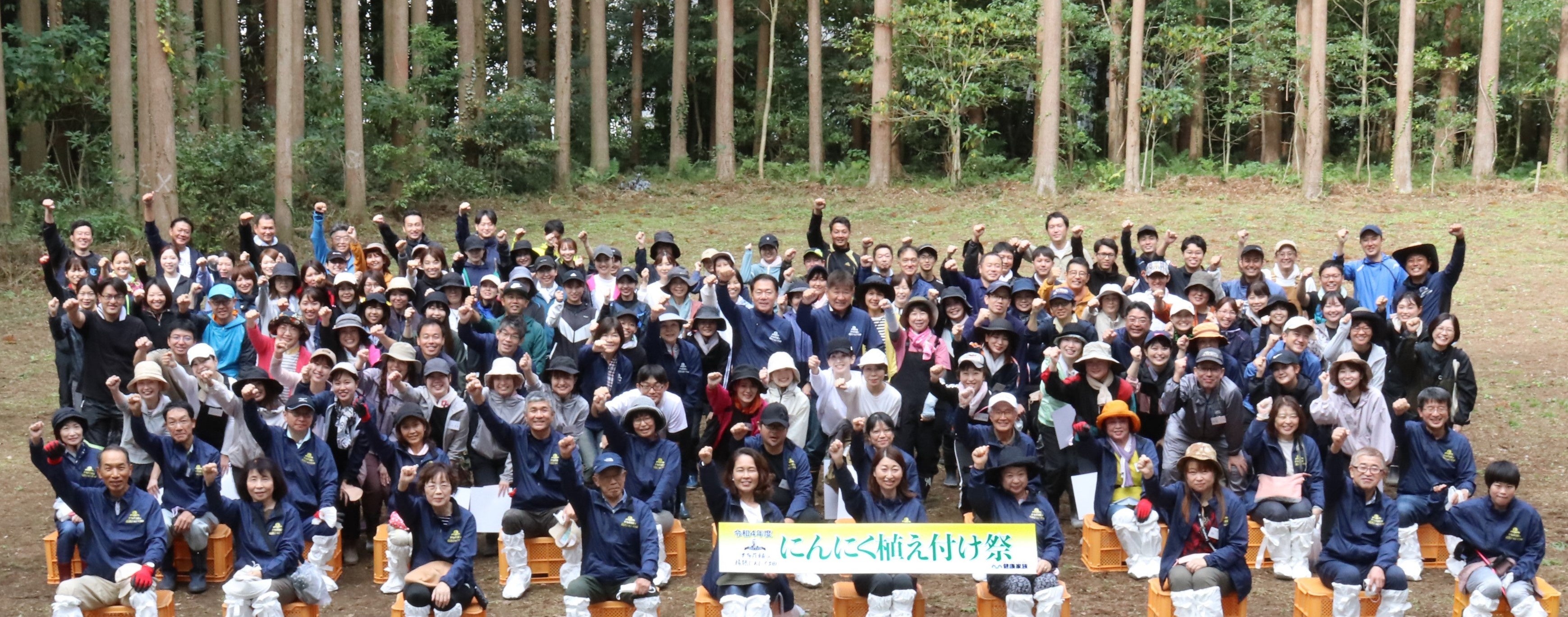 ▲本多荘輔の情熱にんにく畑で開催された「にんにく植え付け祭」