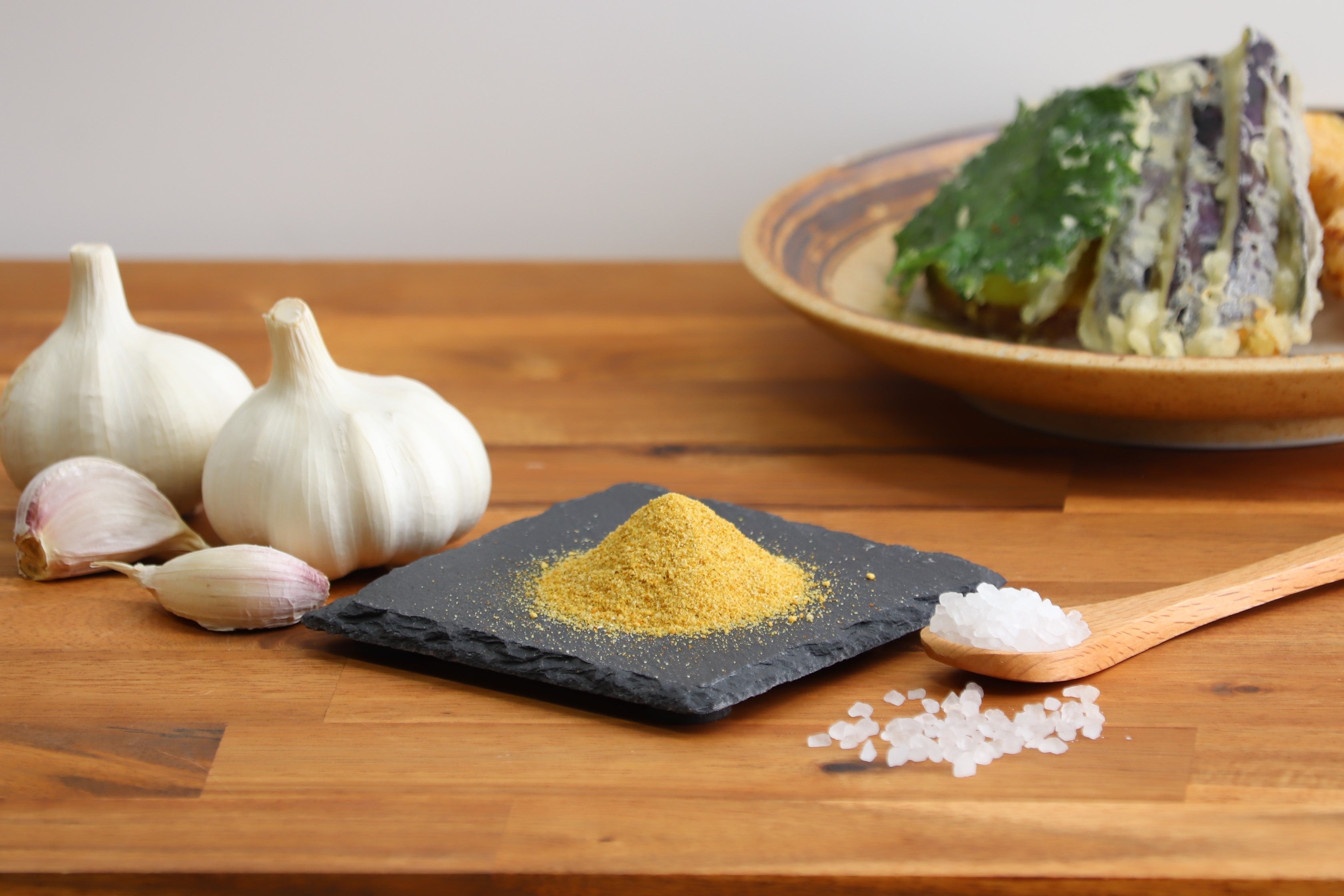 ▲にんにくとカレーの風味が食欲そそる＜旨すぎにんにくカレー塩＞