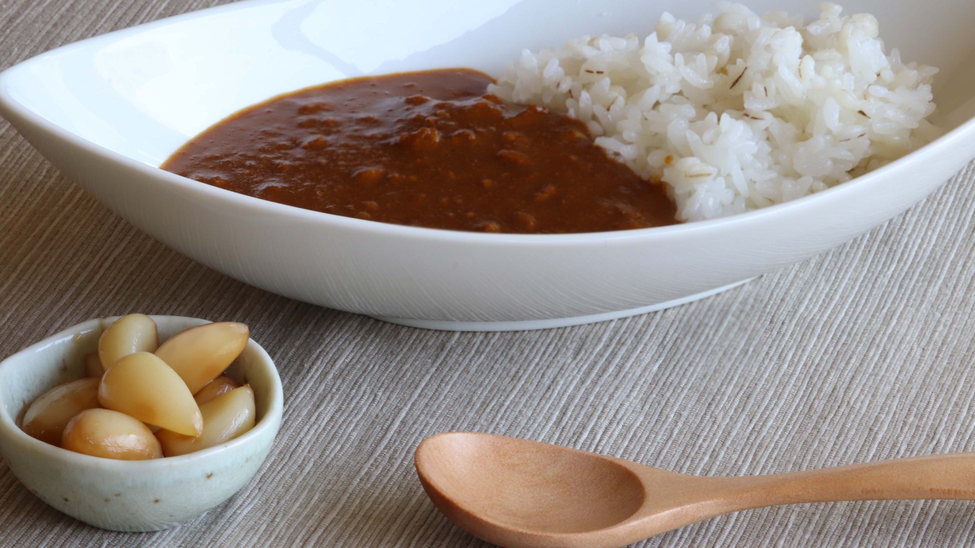 ▲カレーにもよく合う<美味しいにんにくの黒酢漬け>