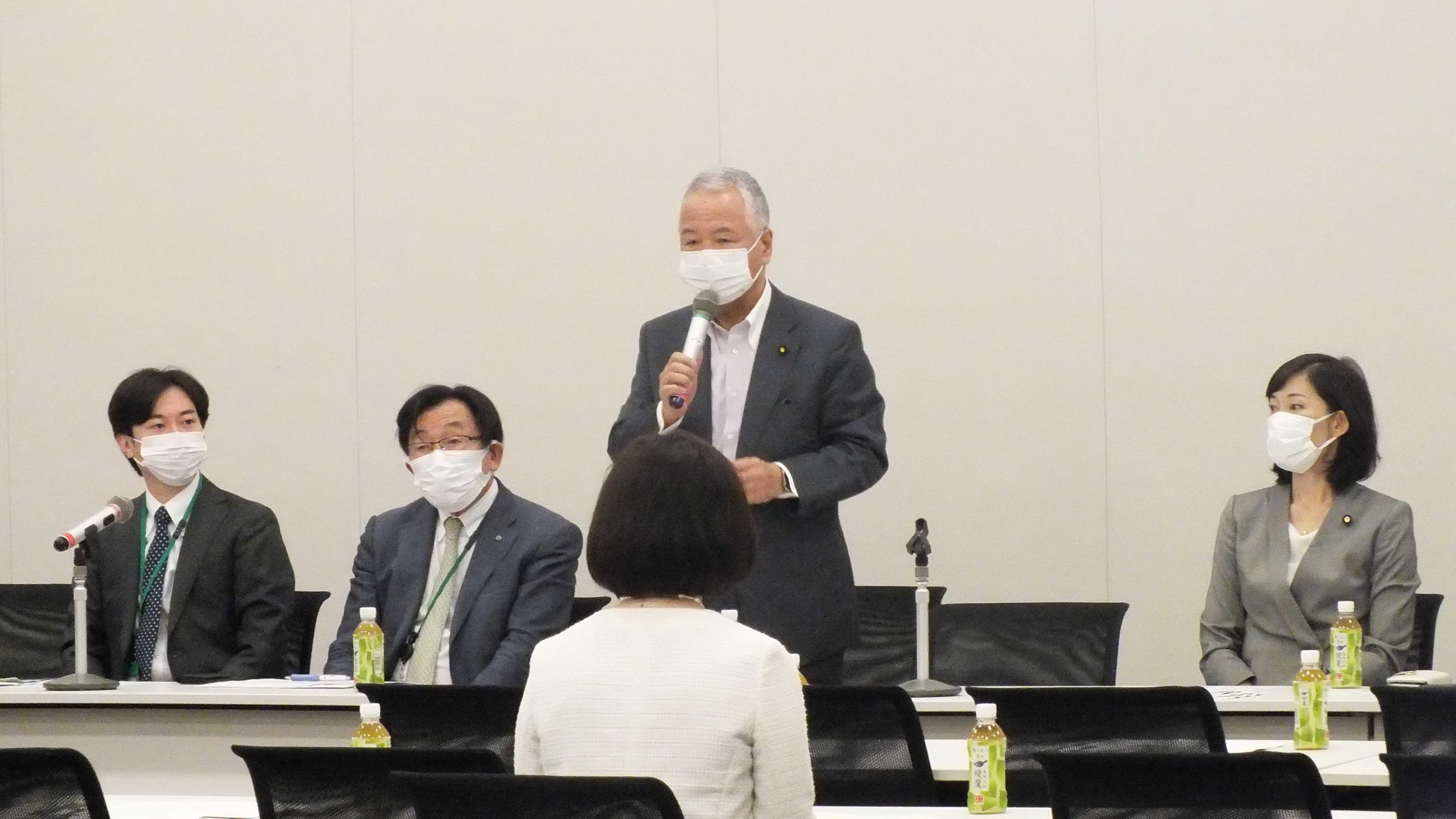 左から（一社）日本ケアテック協会会長 鹿野佑介、（一社）日本介護支援専門員協会 柴口里則会長、最高顧問甘利明衆議院議員、会長丸川珠代参議院議員