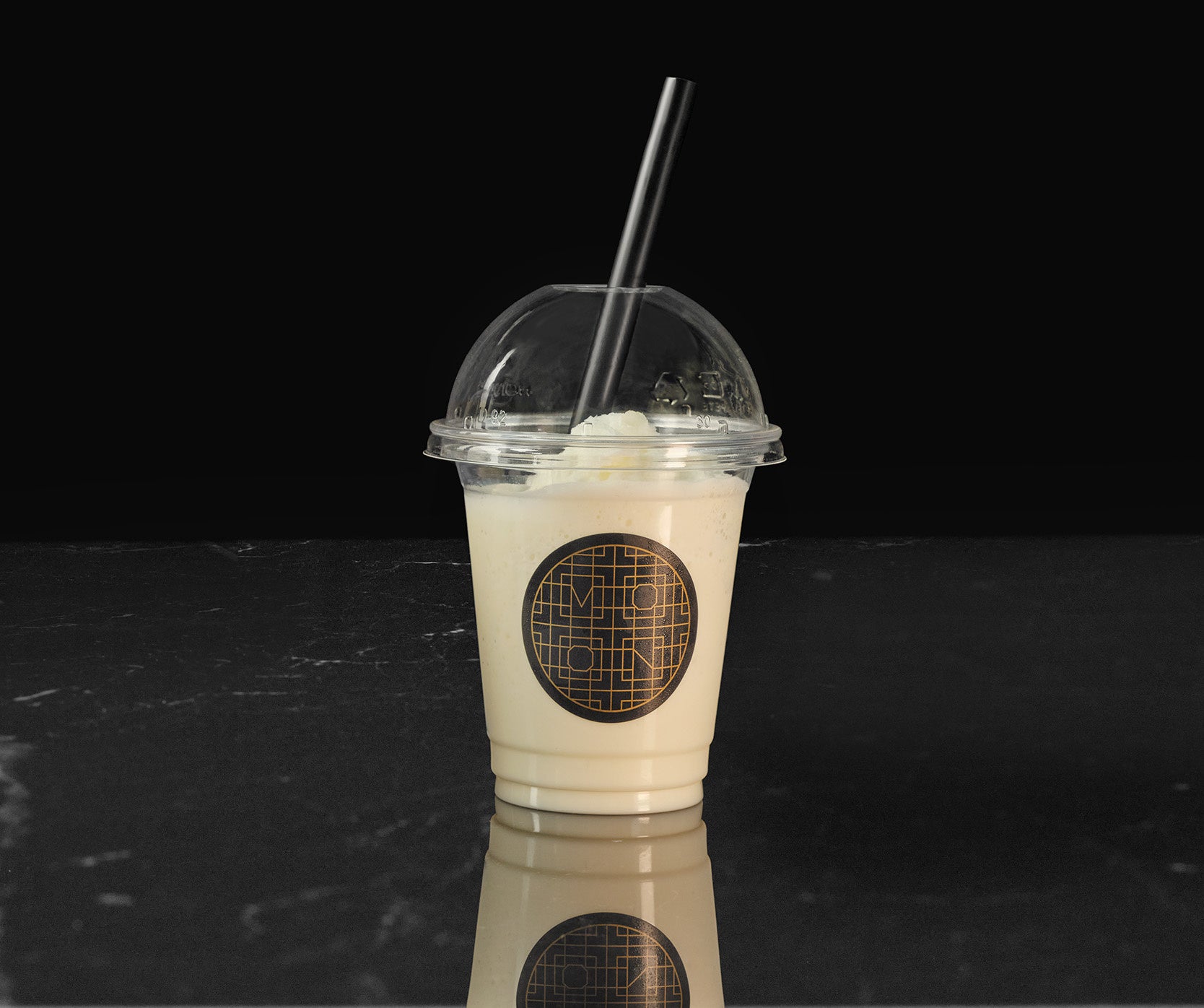 「杏仁シェイク 濃厚ミルク」(540円）