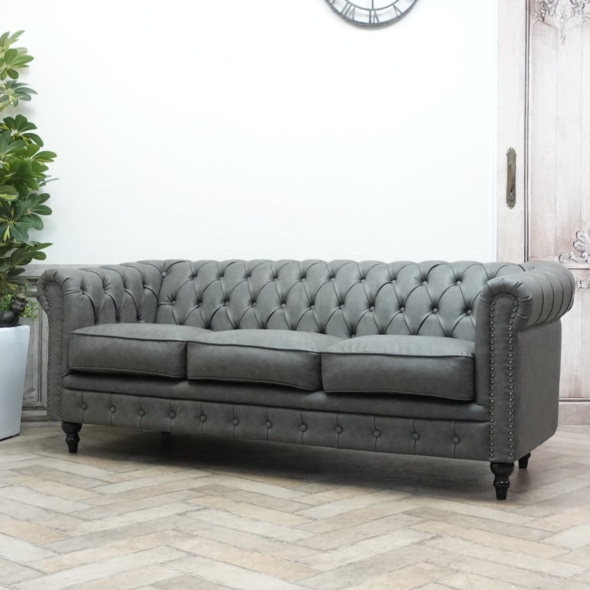 取付無料！グレーファブリック 英国モダン風チェスターフィールドソファ✨ 取付無料！グレーファブリック 英国モダン風チェスターフィールドソファ✨